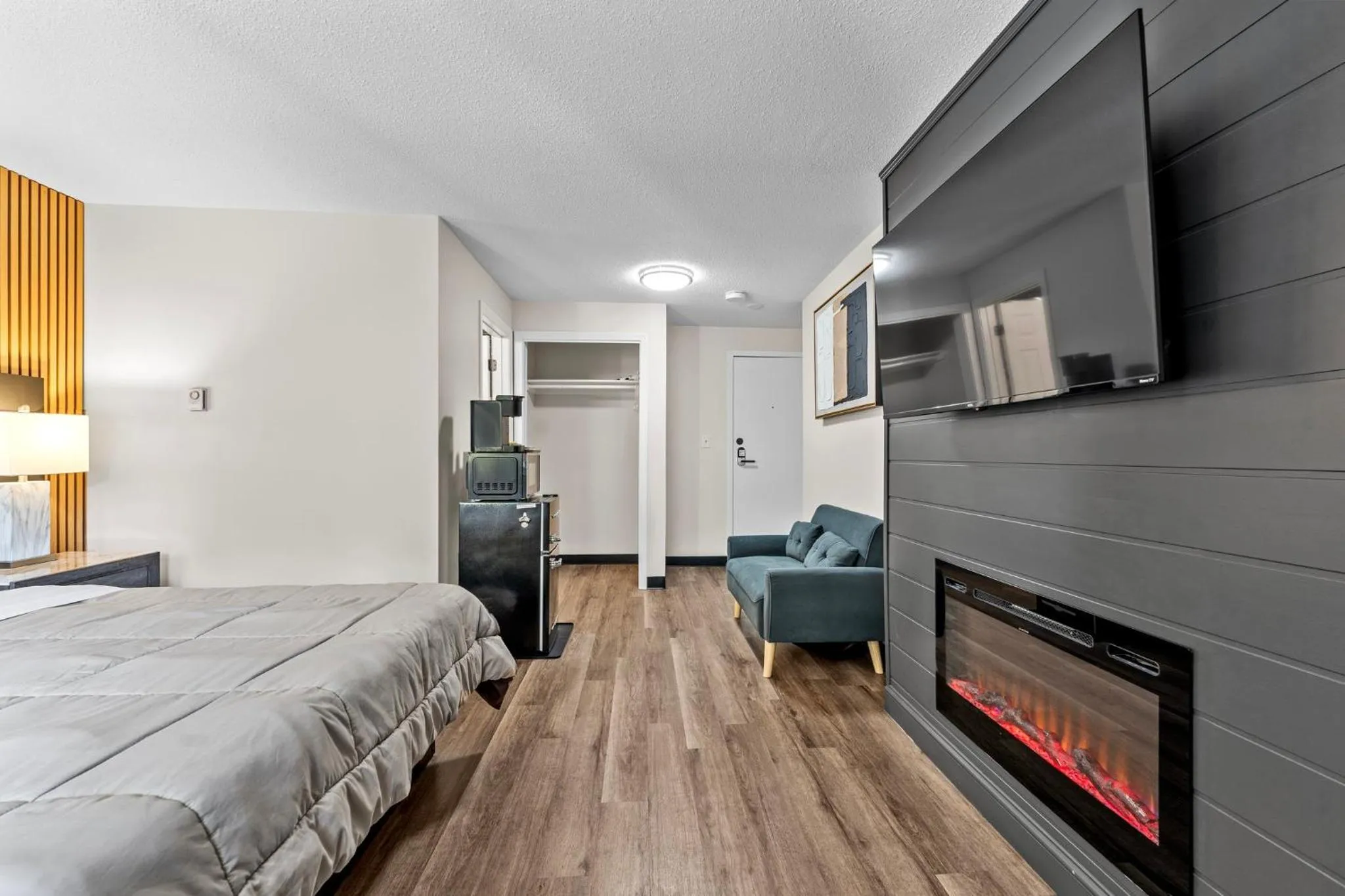 Bed in Green Harbor Hotel