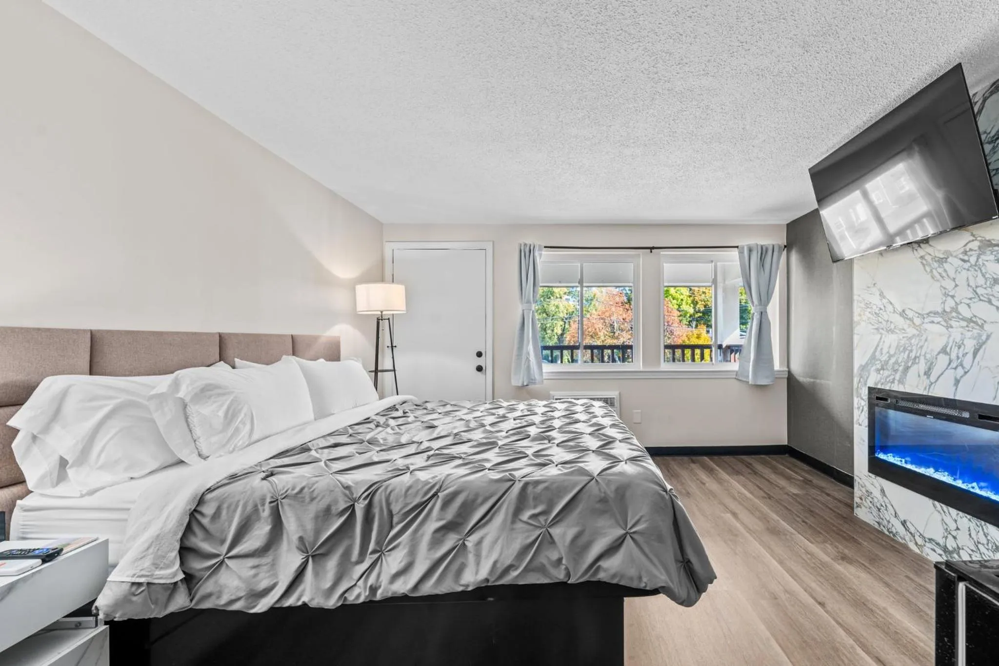 Bed in Green Harbor Hotel