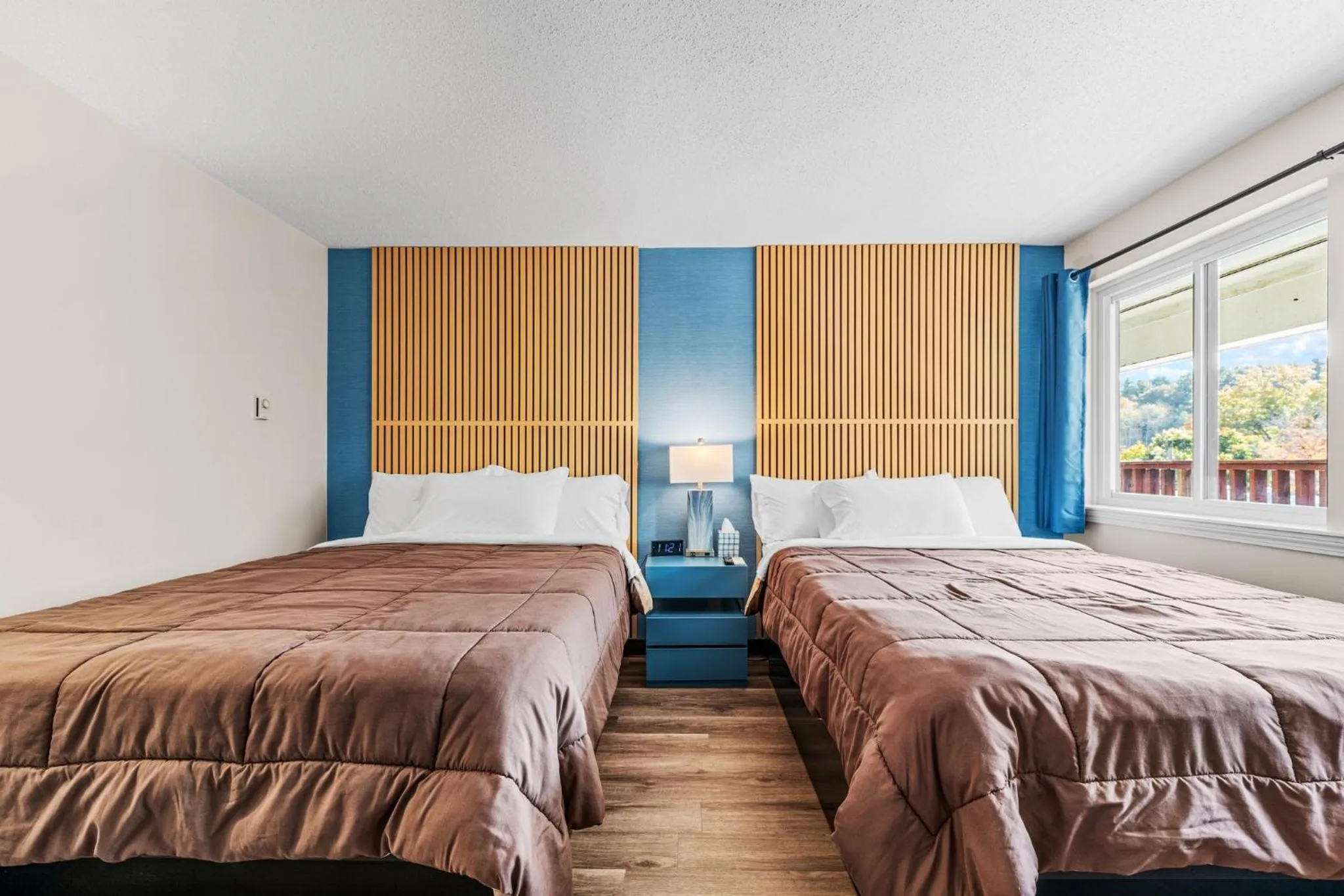 Bed in Green Harbor Hotel