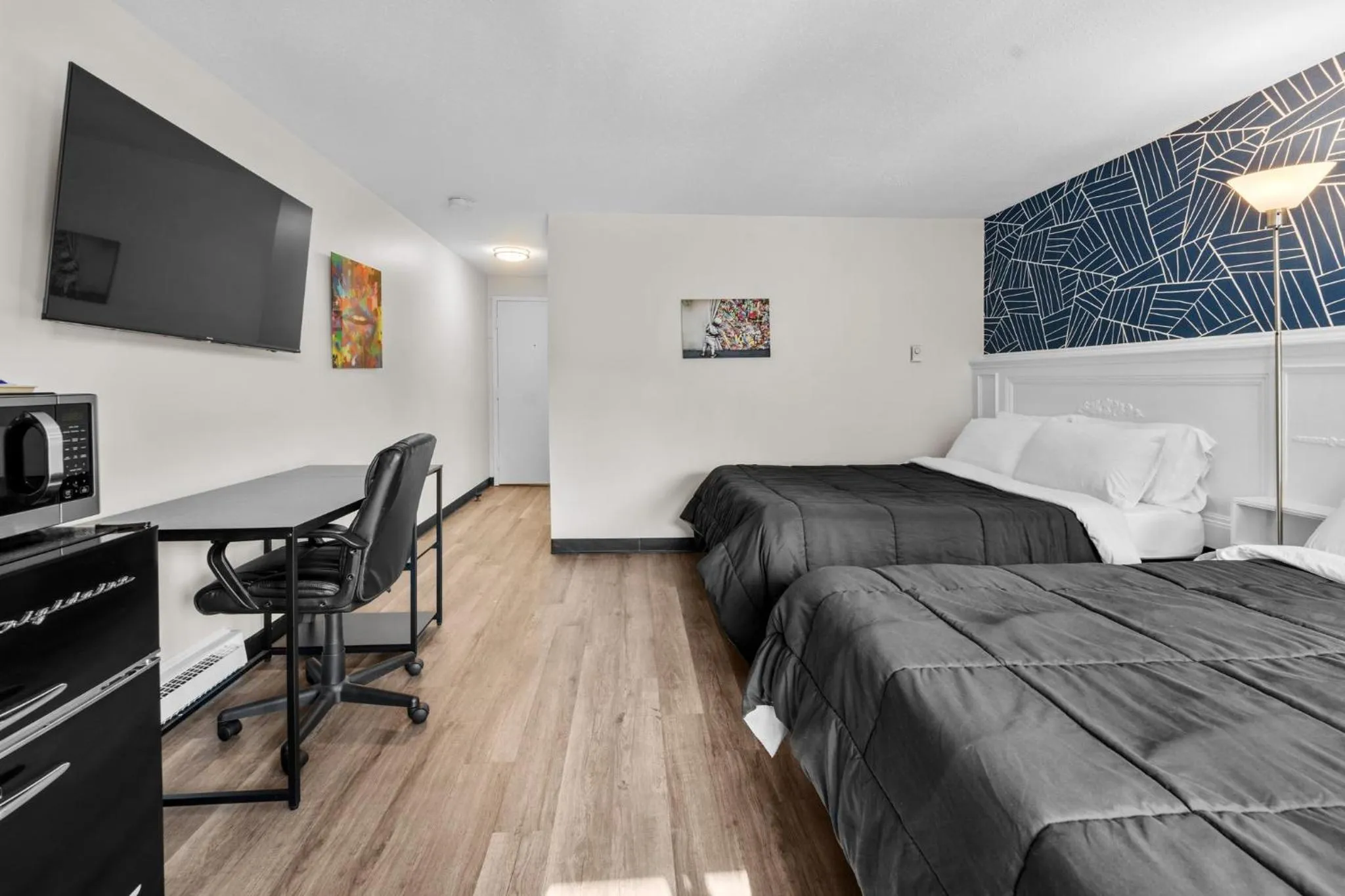 Bed in Green Harbor Hotel