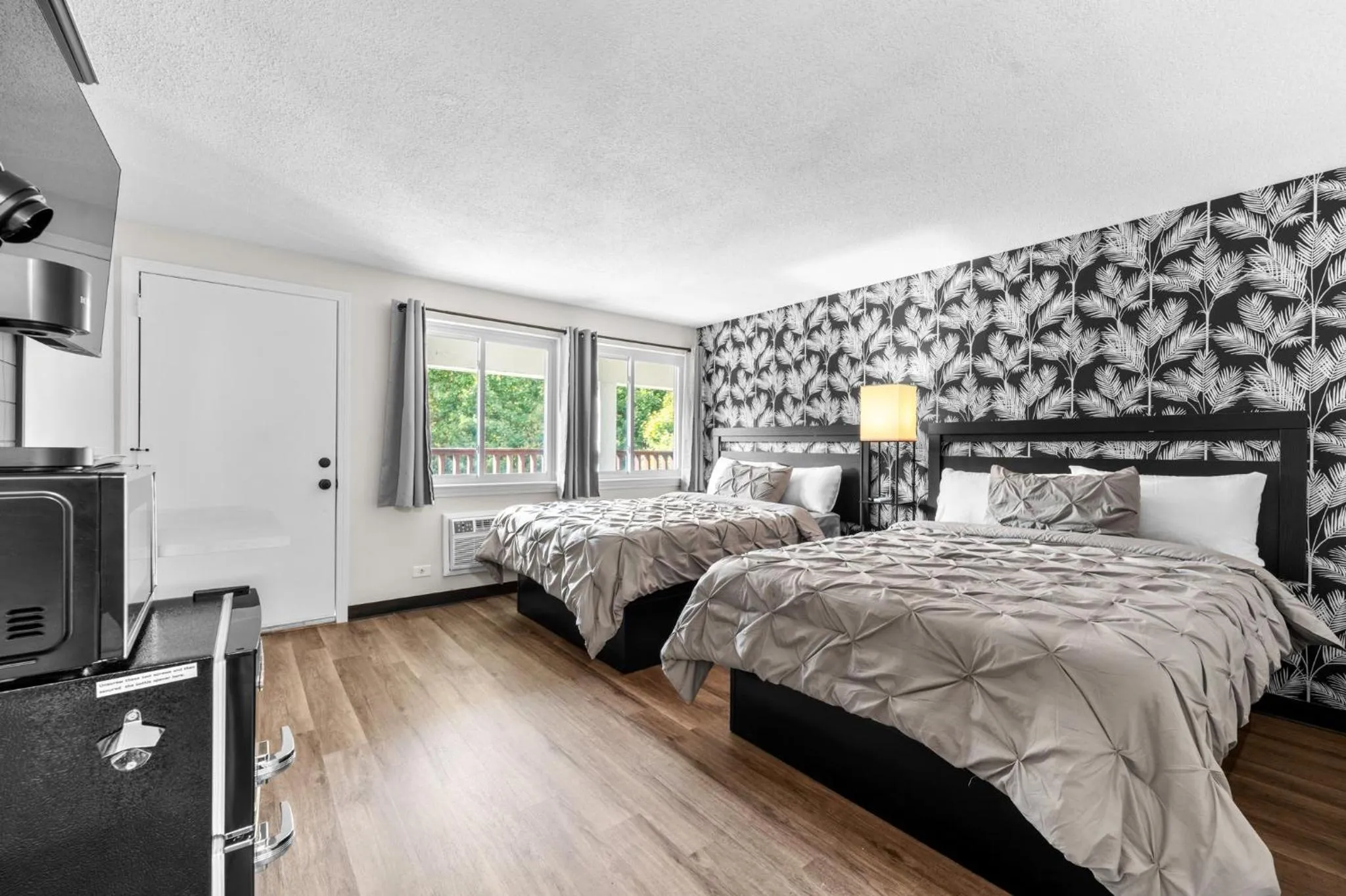 Bed in Green Harbor Hotel