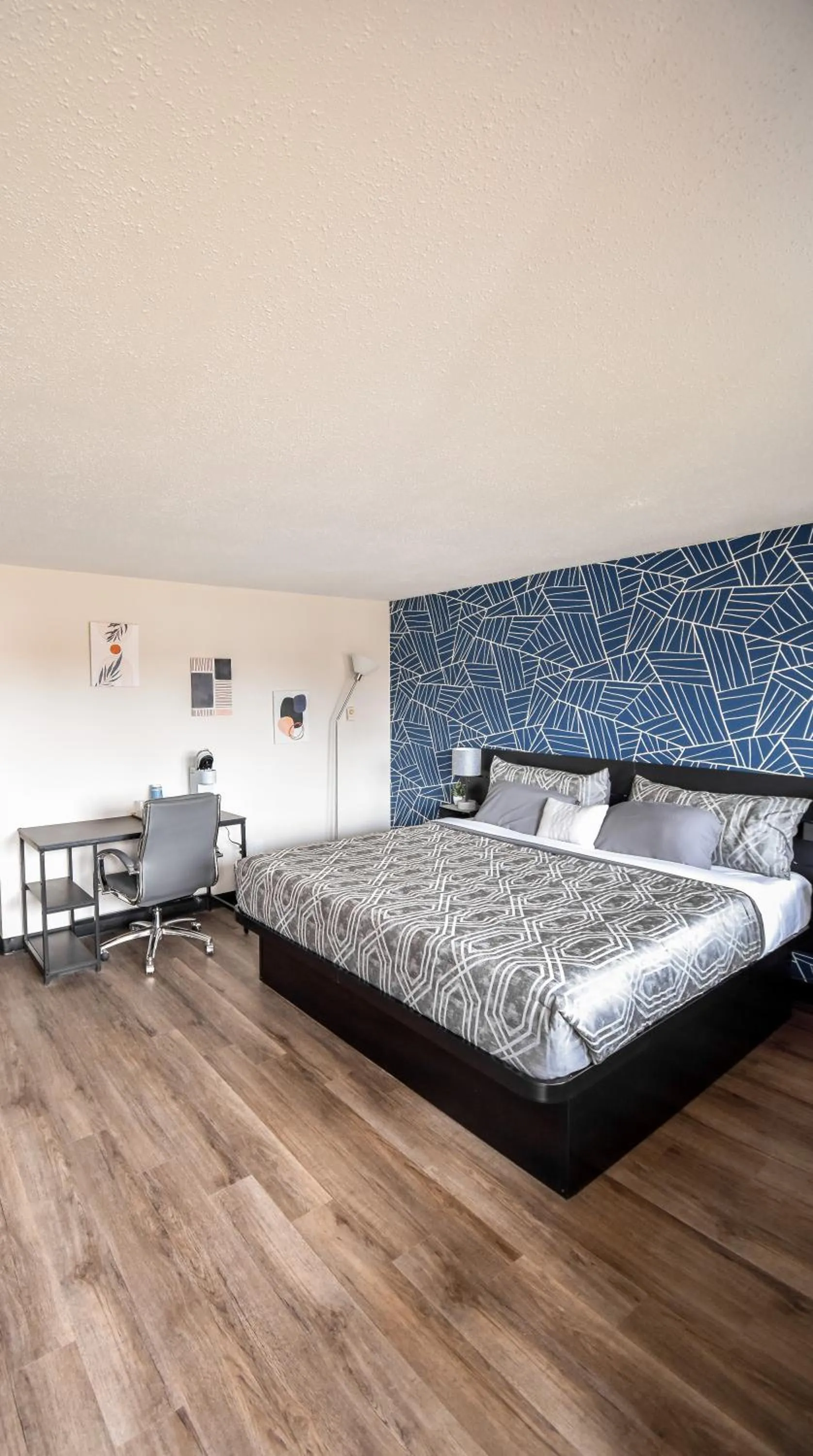 Bed in Green Harbor Hotel