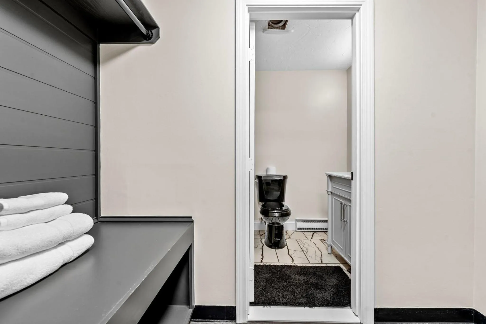 Bed in Green Harbor Hotel