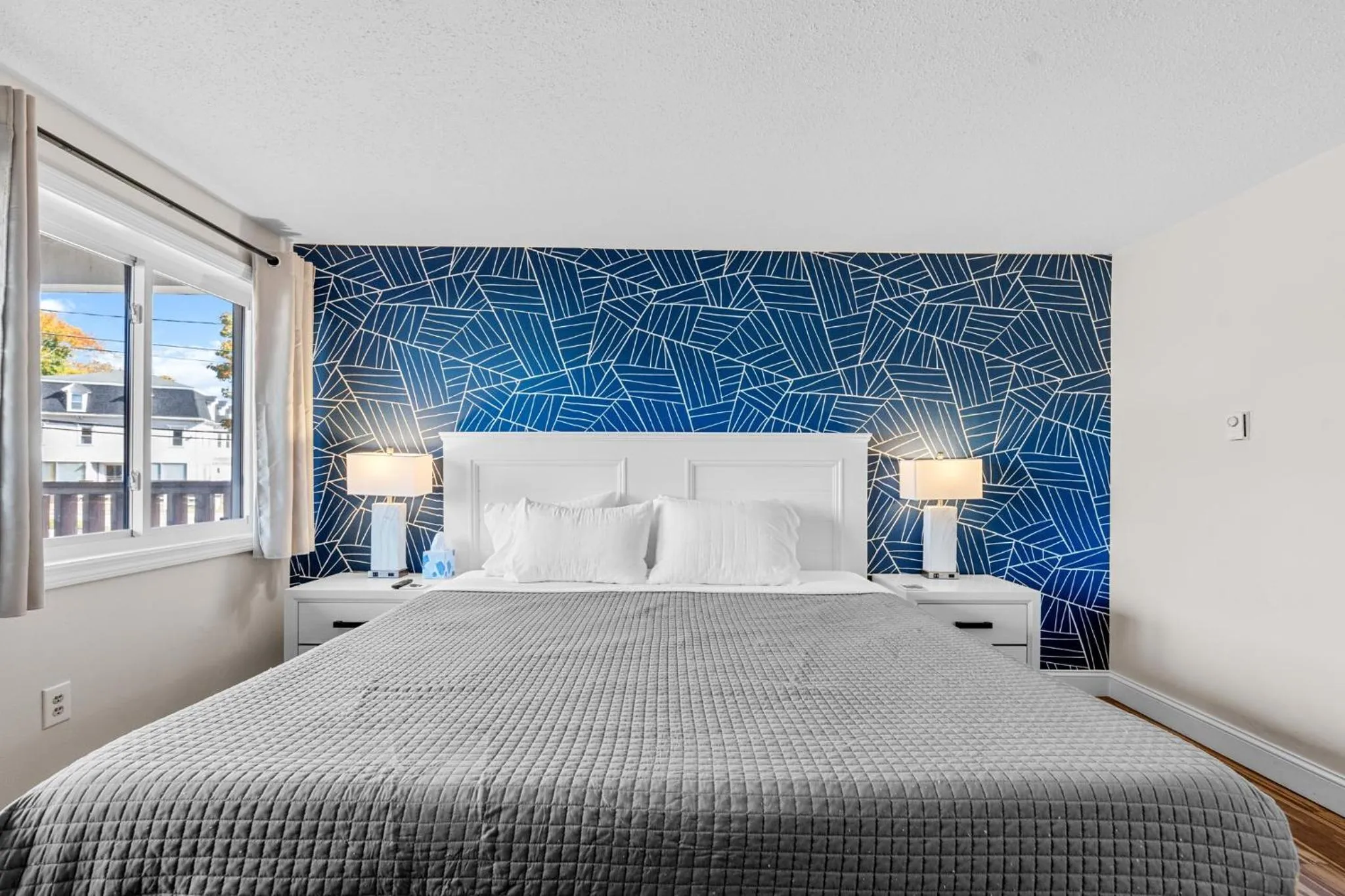 Bed in Green Harbor Hotel