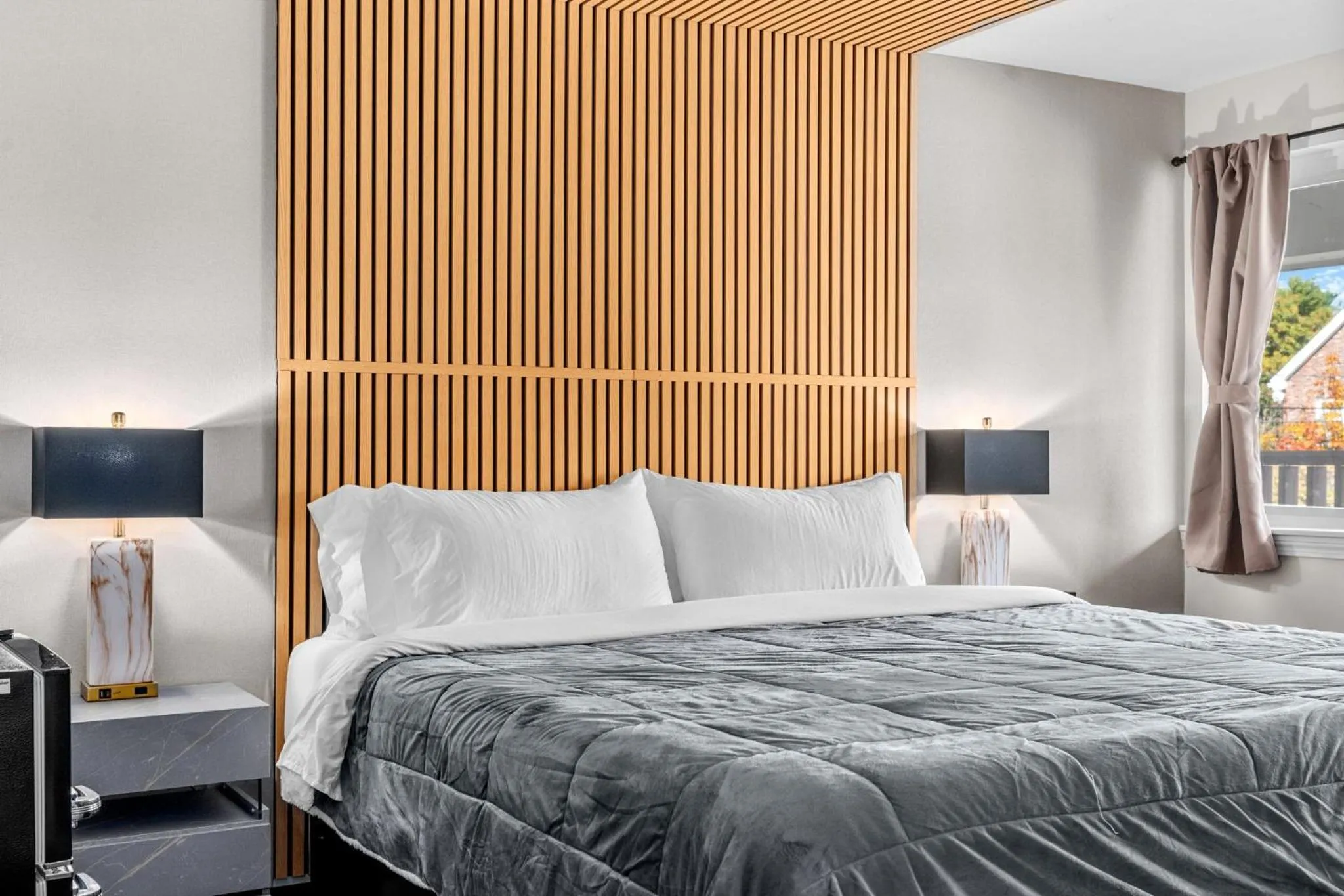 Bed in Green Harbor Hotel