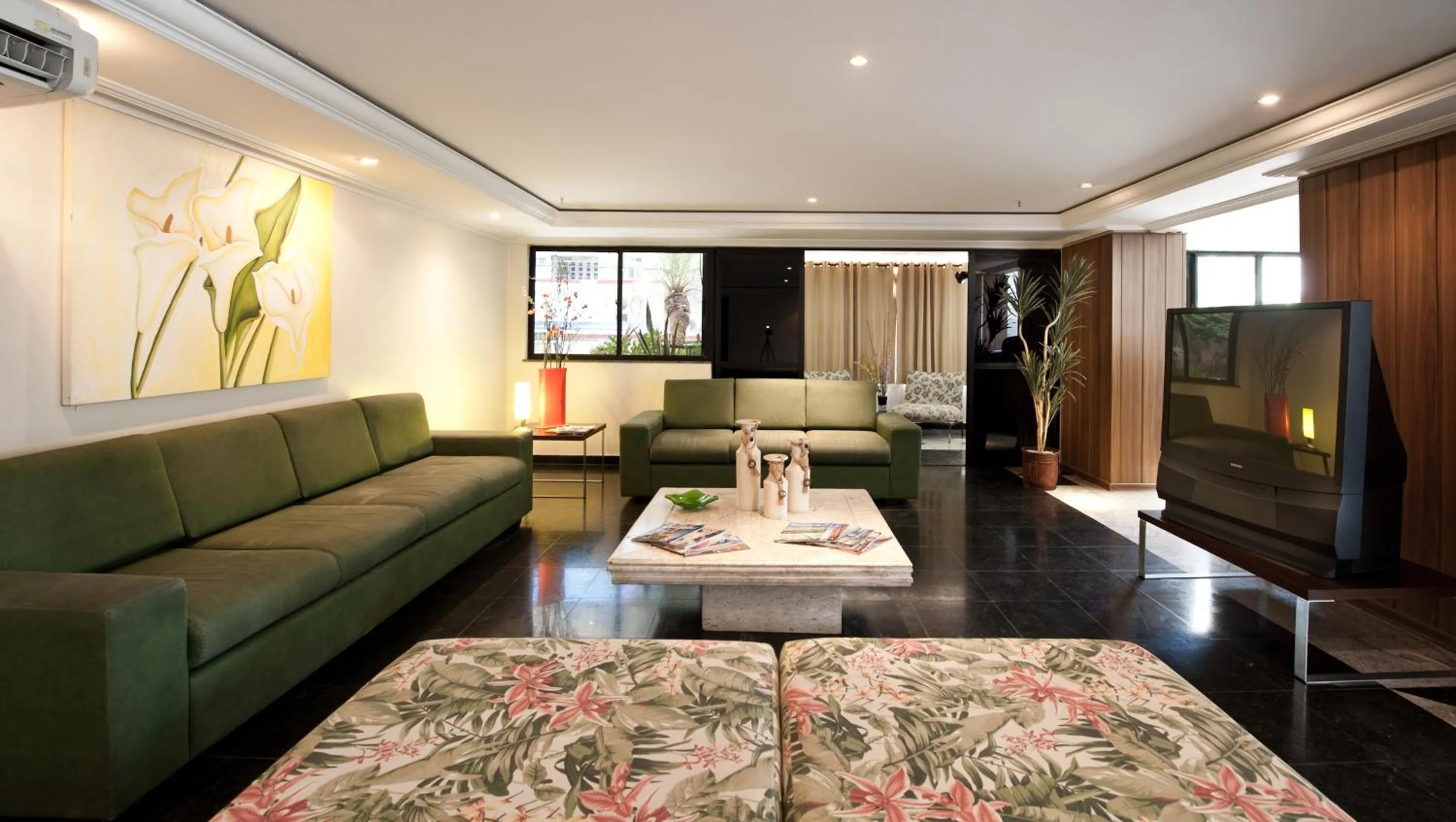 Lobby or reception, Bed in Iracema Travel