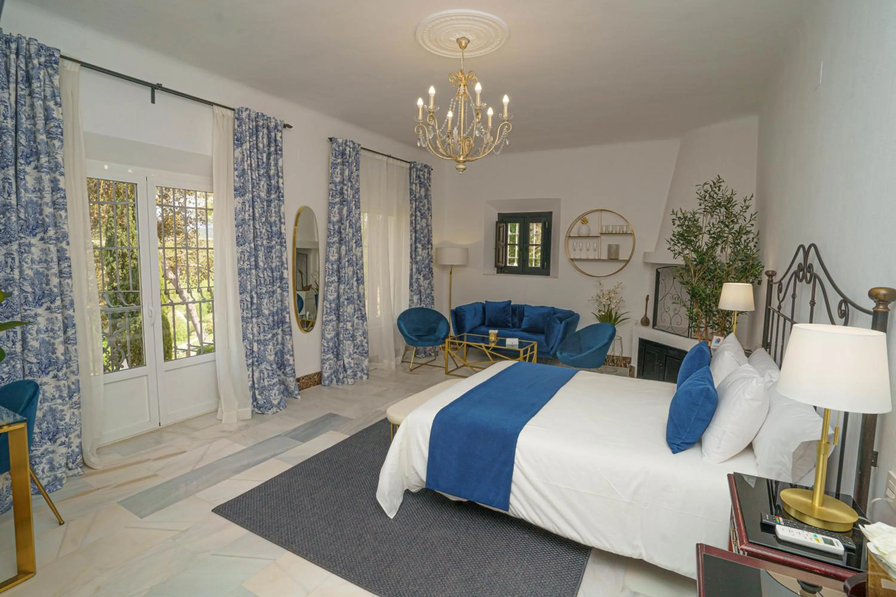 Photo of the whole room, Bed in Hotel Boutique Palacio De La Duquesa