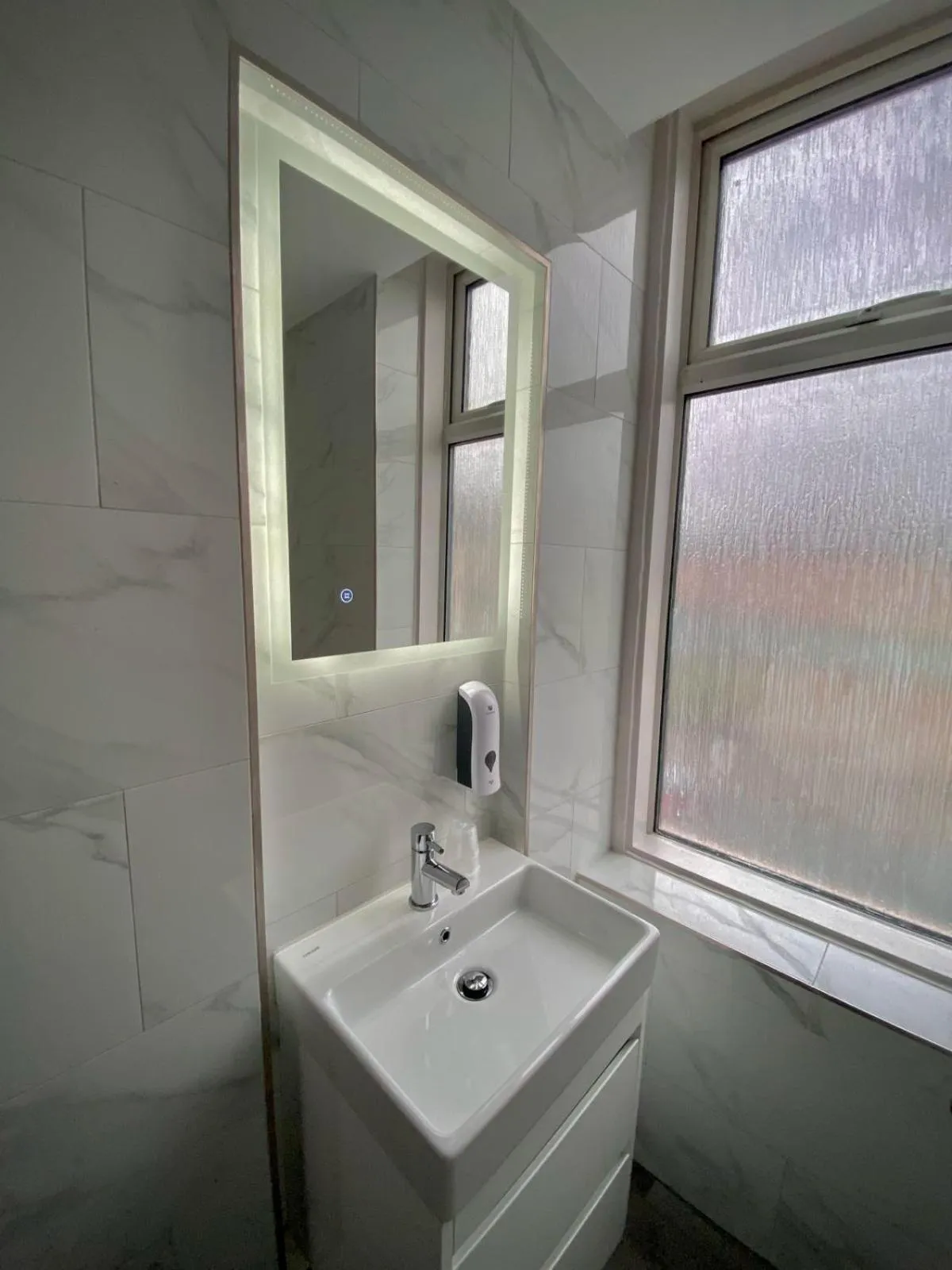 Bathroom in Holtwhites Hotel