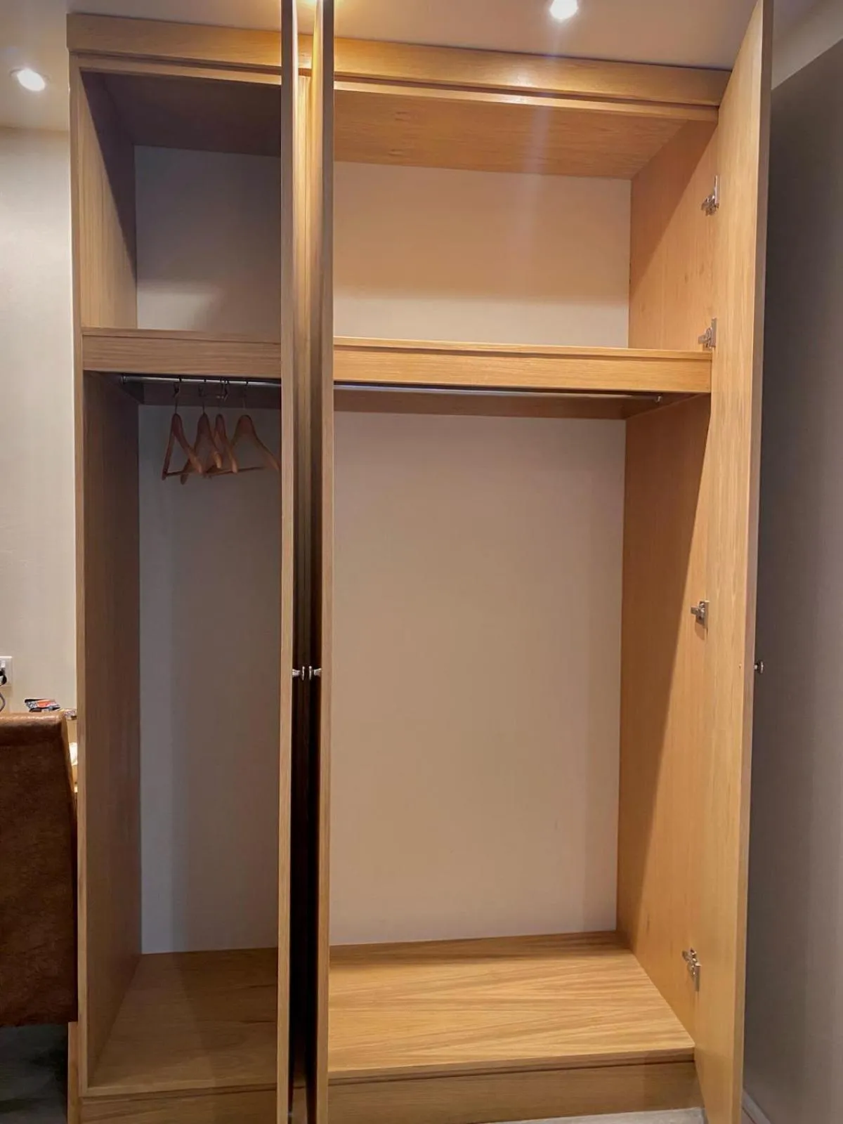 wardrobe in Holtwhites Hotel