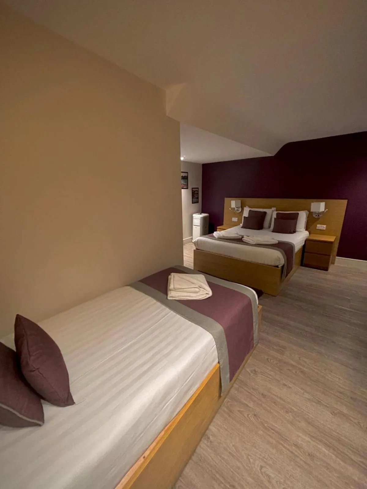 Bedroom, Bed in Holtwhites Hotel