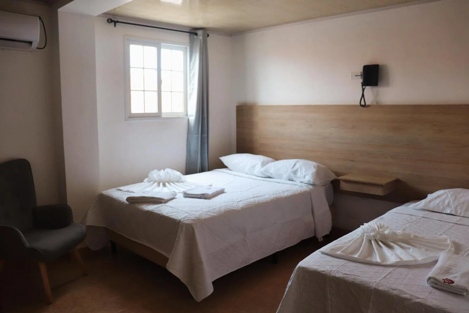 Bed in Hotel Internacional de Colón