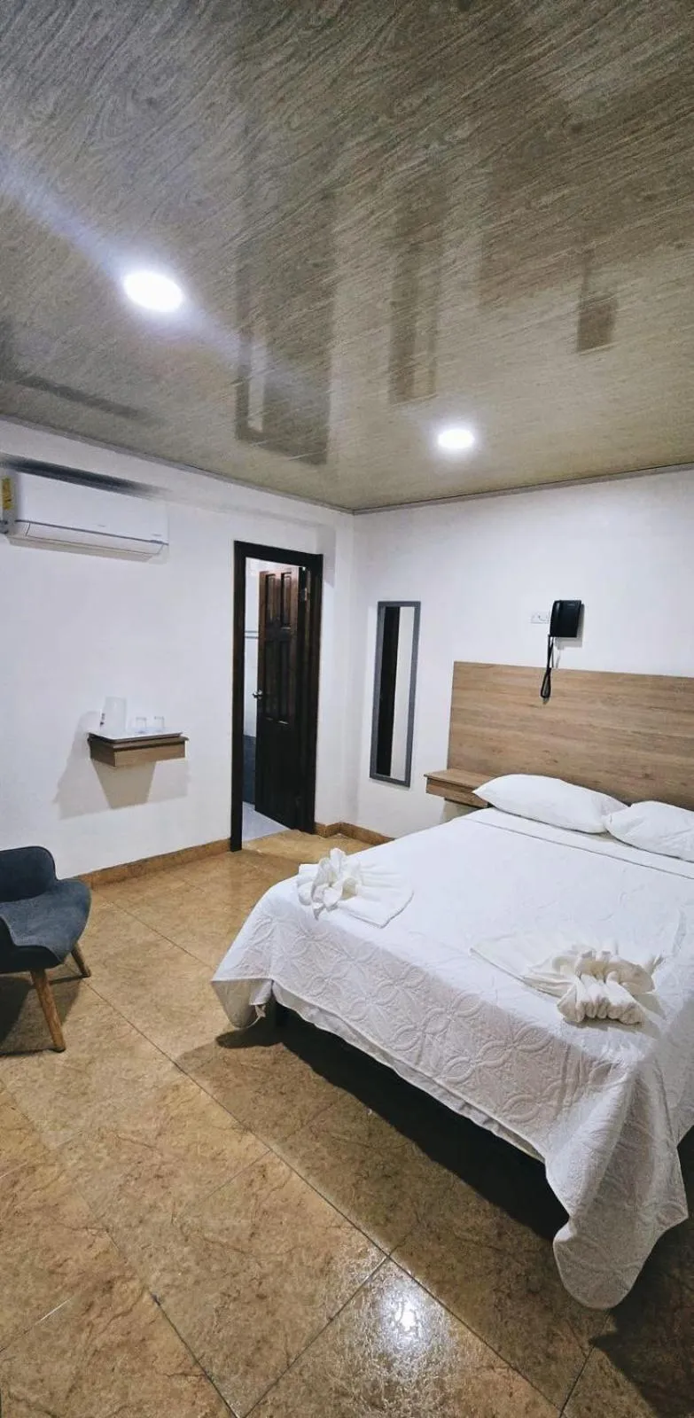 Bed in Hotel Internacional de Colón