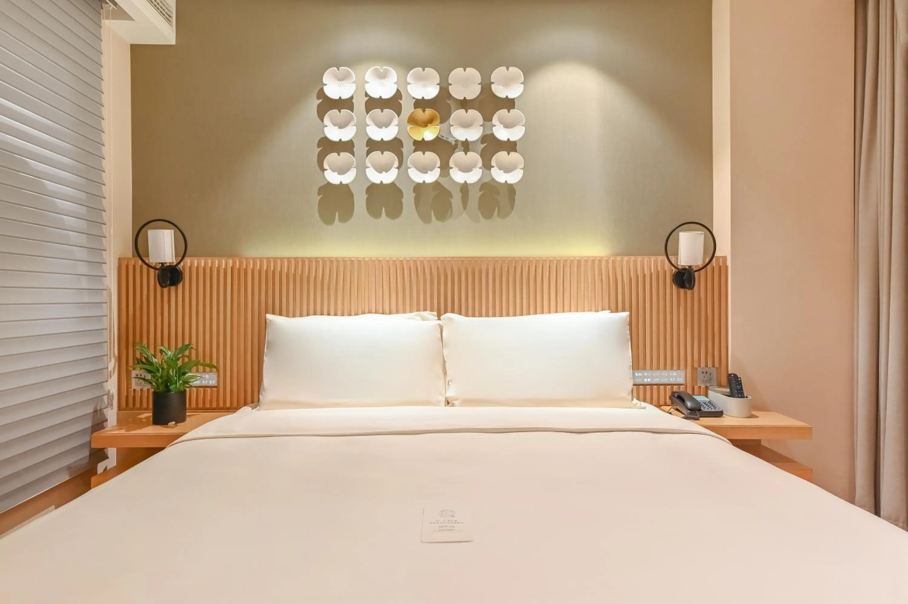 Bed in Atour X Hotel West Nanjing Road
