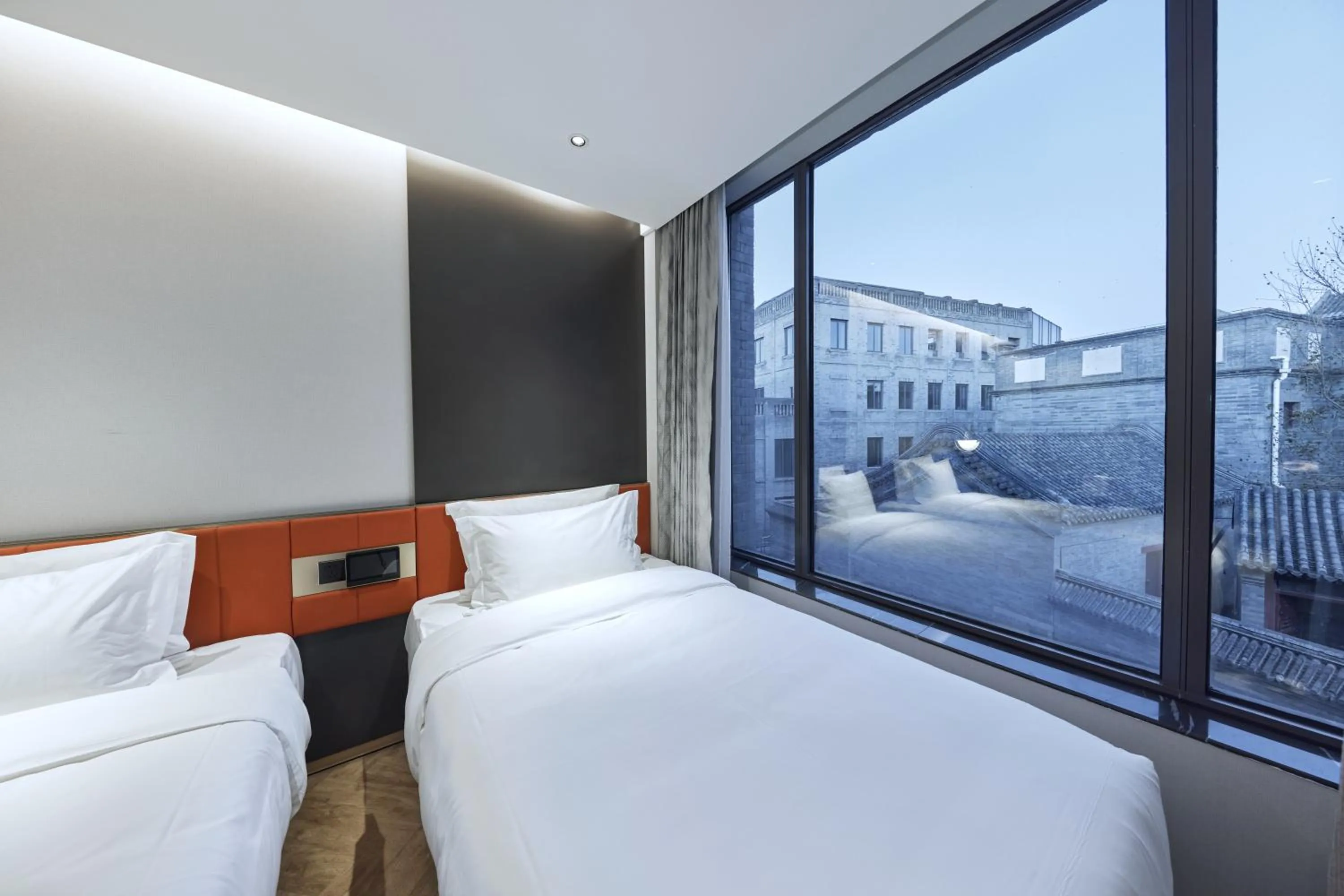 Bed in M Hotel - Beijing Tiananmen Square Qianmen Subway Station