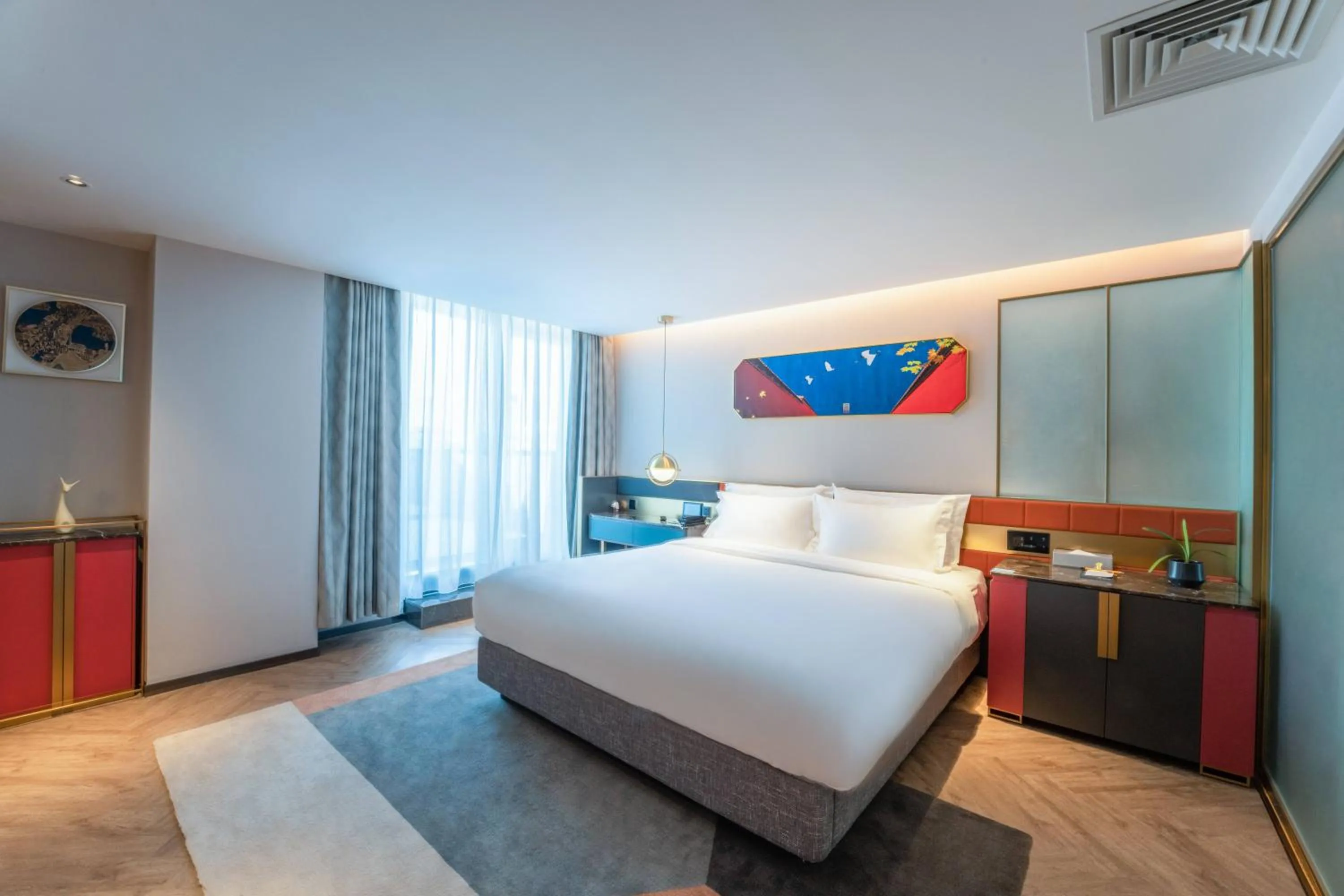 Bed in M Hotel - Beijing Tiananmen Square Qianmen Subway Station