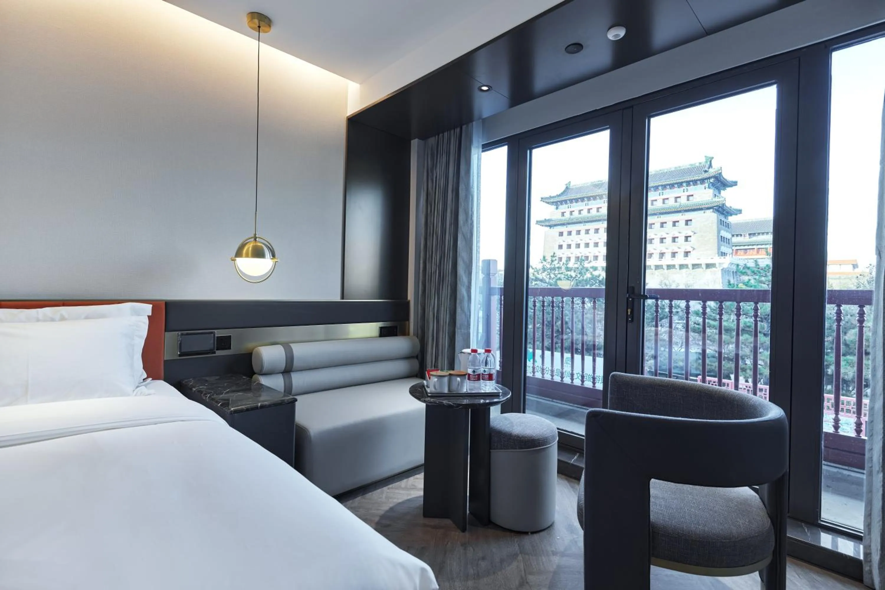 Bed in M Hotel - Beijing Tiananmen Square Qianmen Subway Station