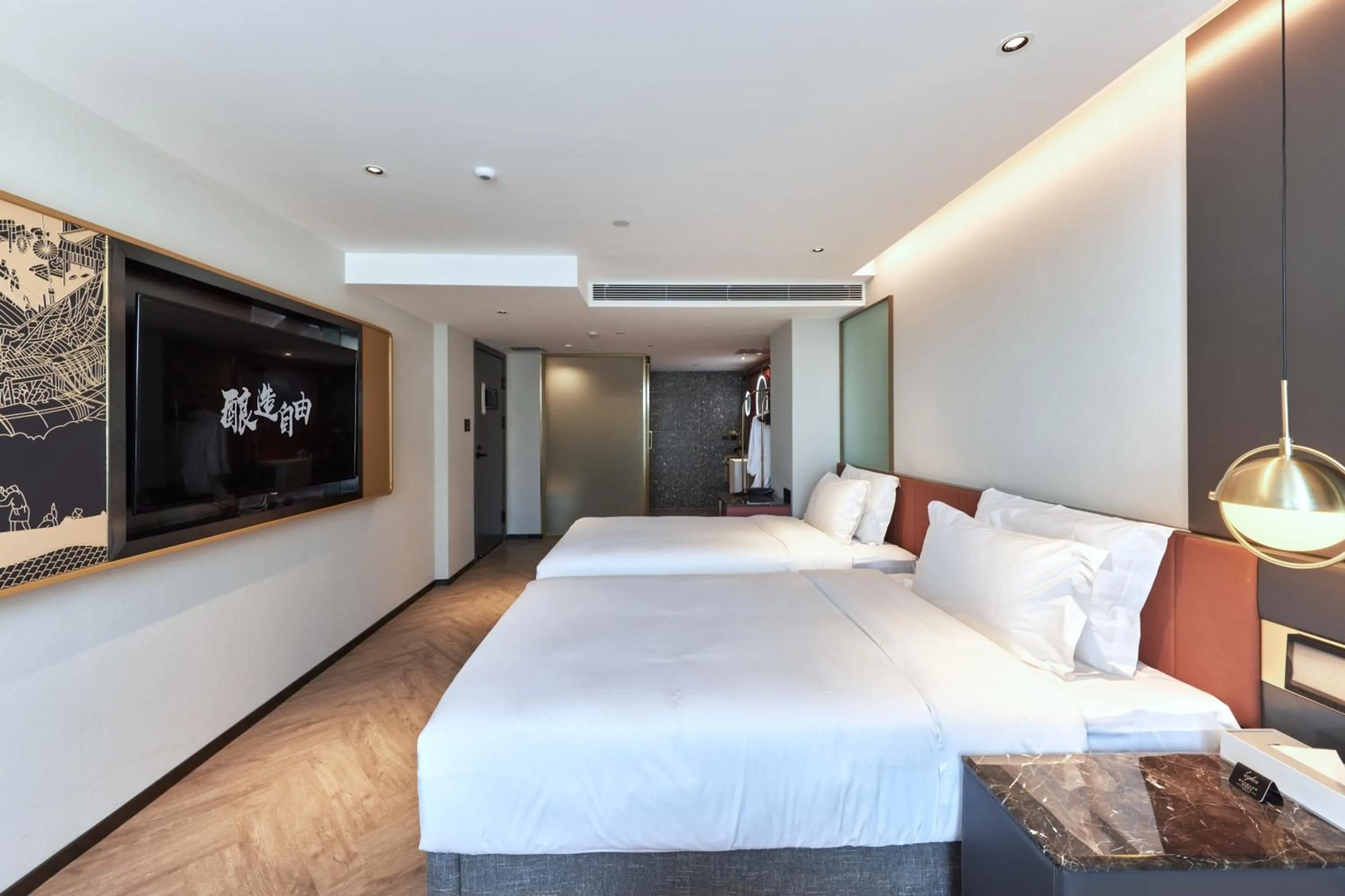 Bed in M Hotel - Beijing Tiananmen Square Qianmen Subway Station