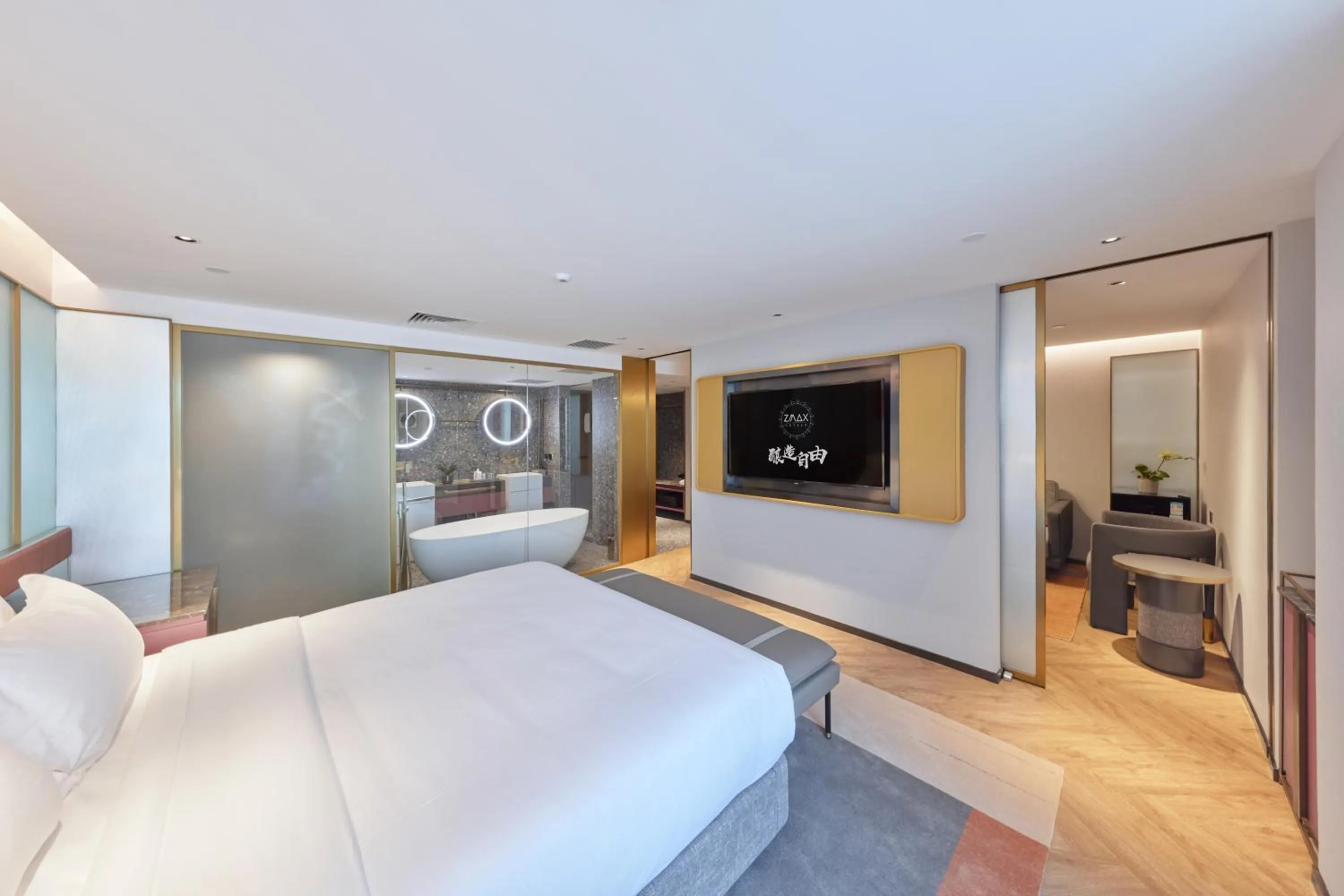 Bed in M Hotel - Beijing Tiananmen Square Qianmen Subway Station