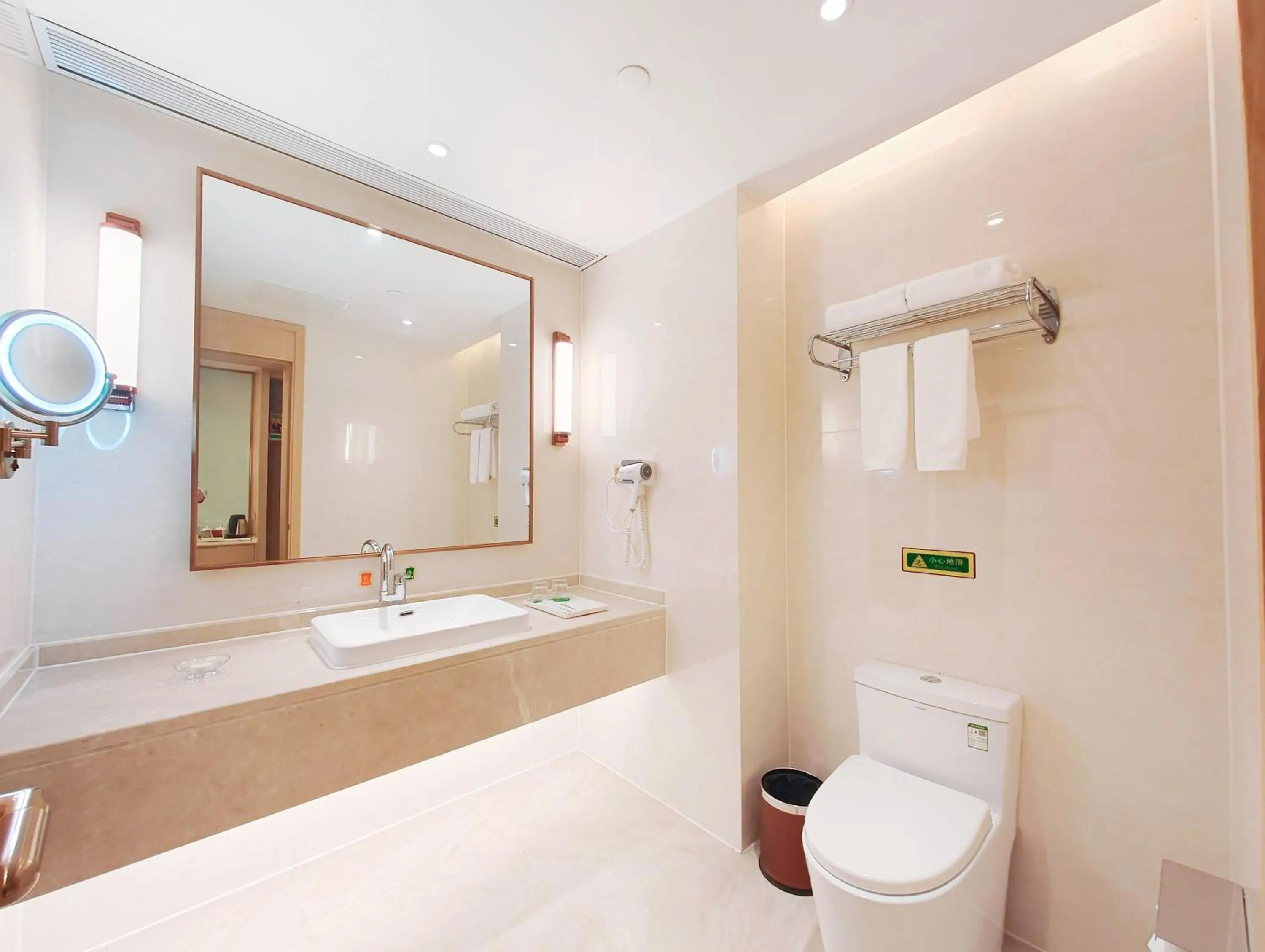 Toilet in Vienna International Hotel Wenchang