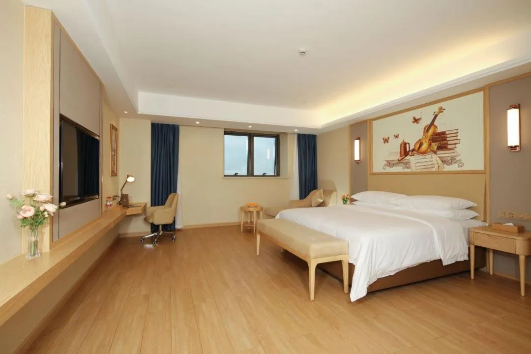Bedroom, Bed in Vienna International Hotel Wenchang