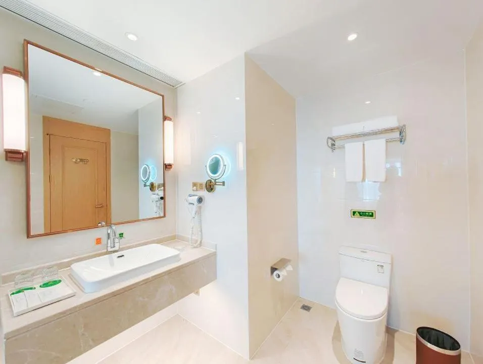 Bathroom in Vienna International Hotel Wenchang