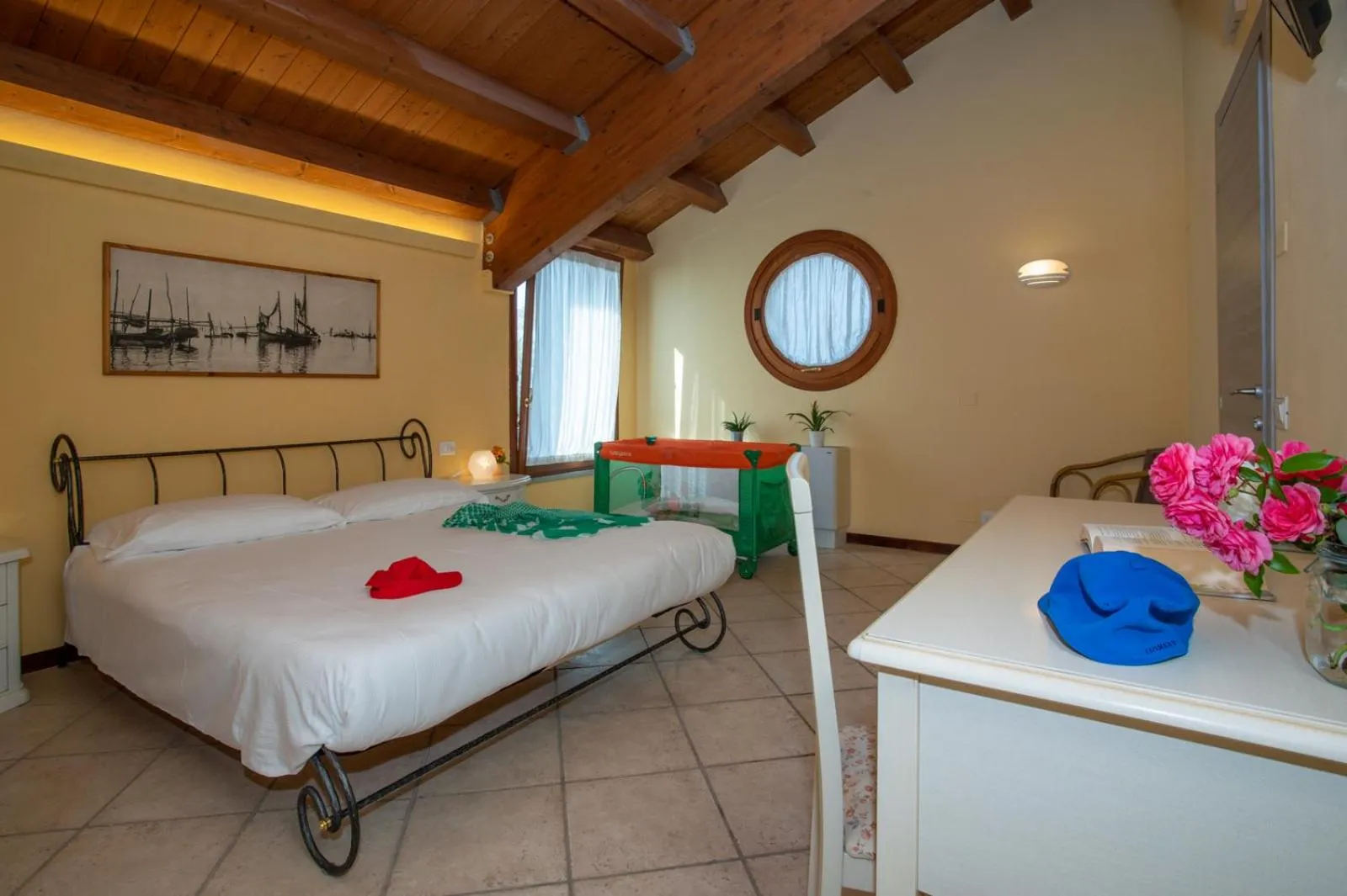 Photo of the whole room, Bed in Hotel Caneo