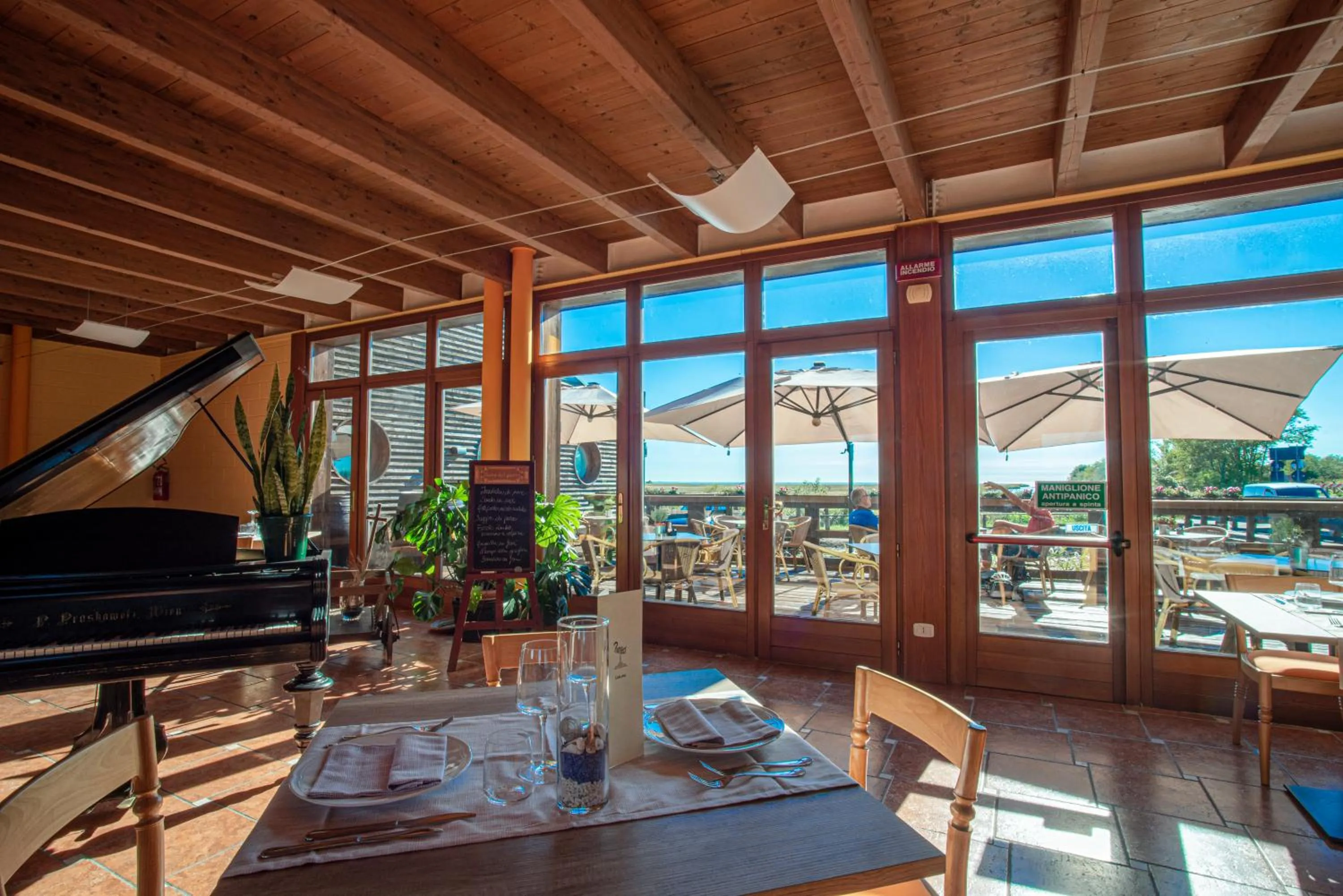 Restaurant/places to eat in Hotel Caneo