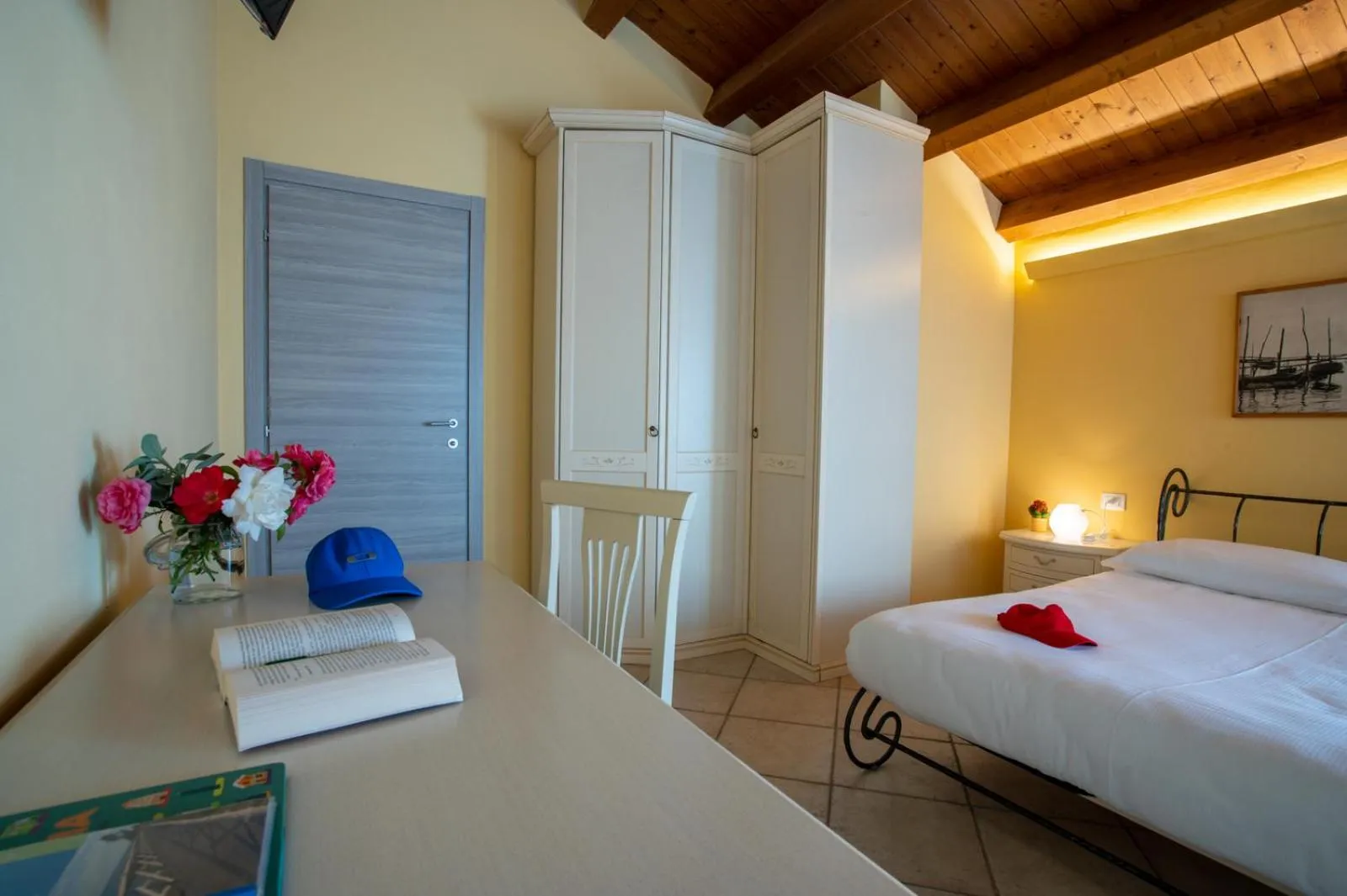 Photo of the whole room, Bed in Hotel Caneo