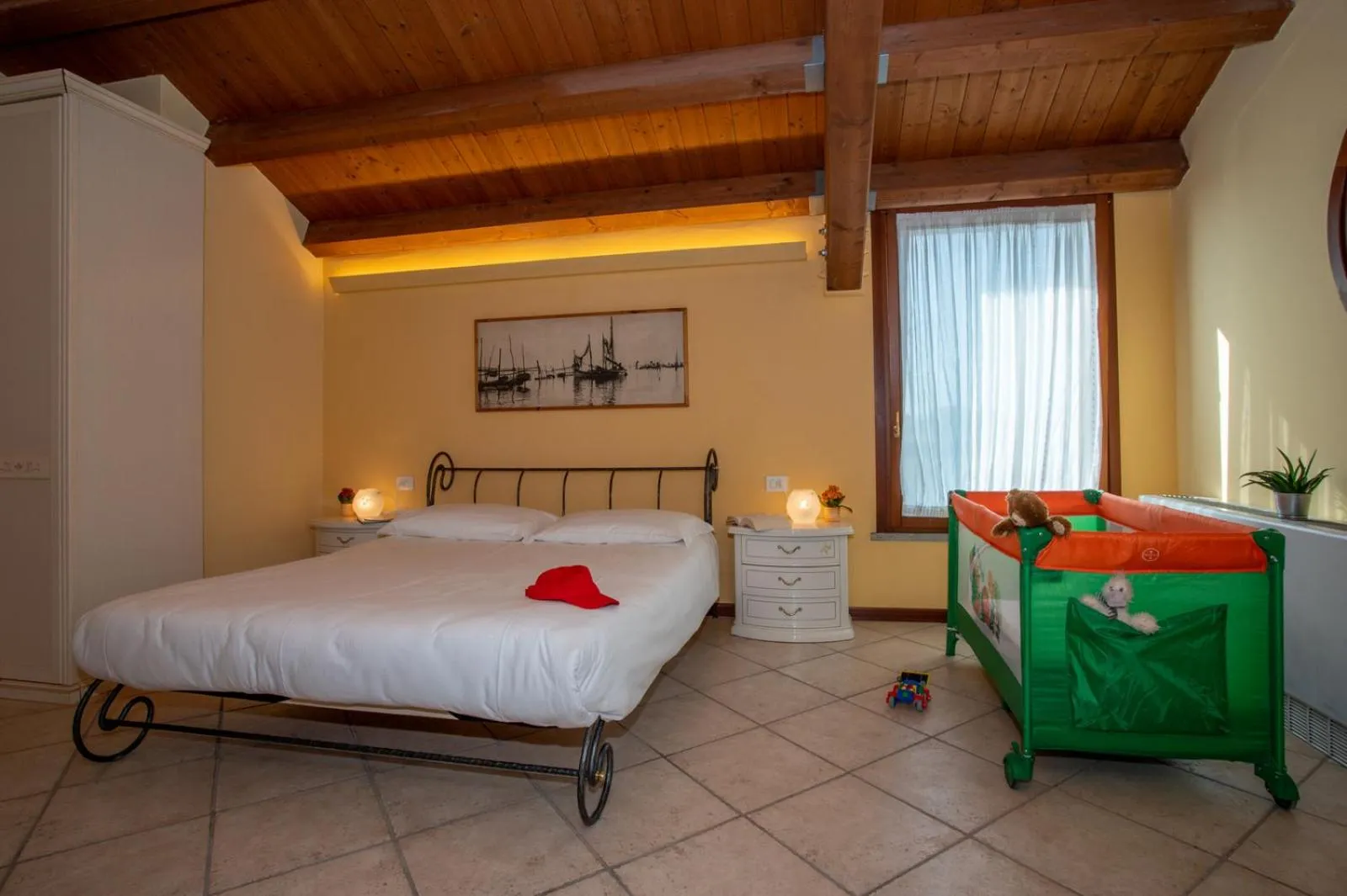 children, Bed in Hotel Caneo