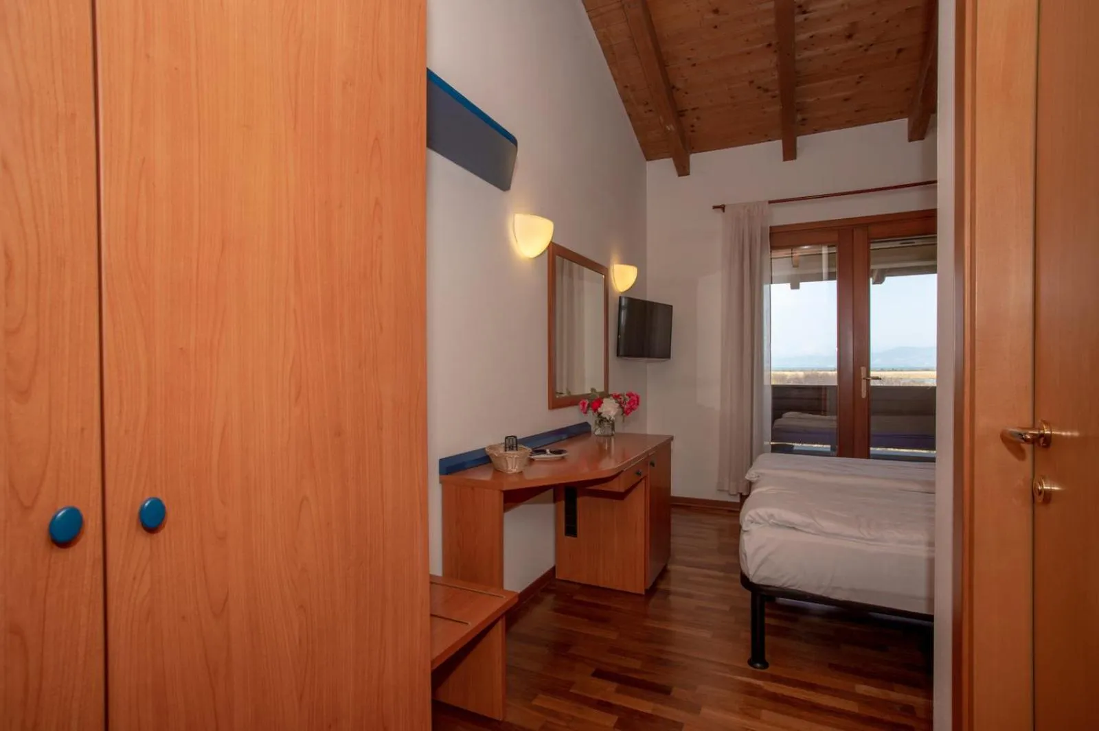 Photo of the whole room, Bed in Hotel Caneo