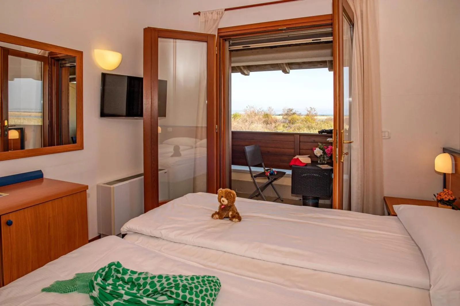 Photo of the whole room, Bed in Hotel Caneo