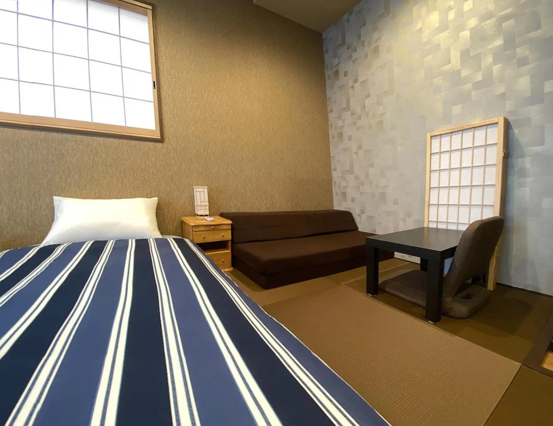 Bed in My Home Inn Izumisano