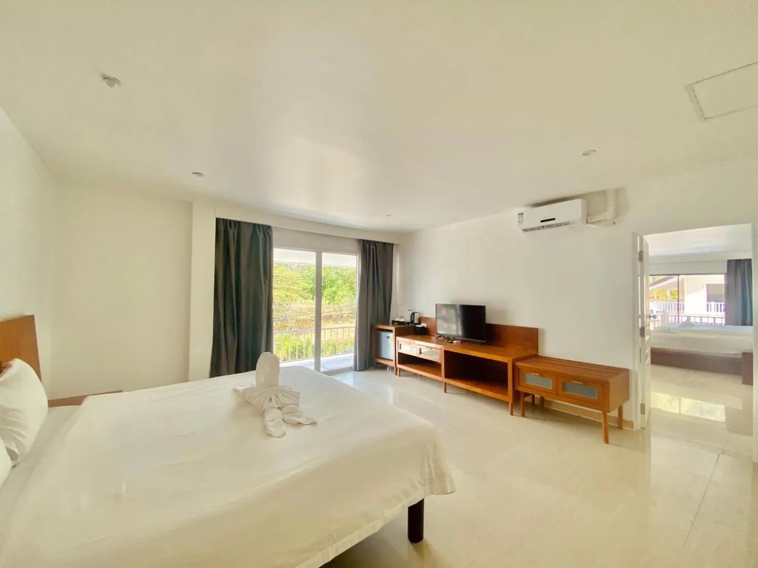 Photo of the whole room, Bed in V Beach Resort