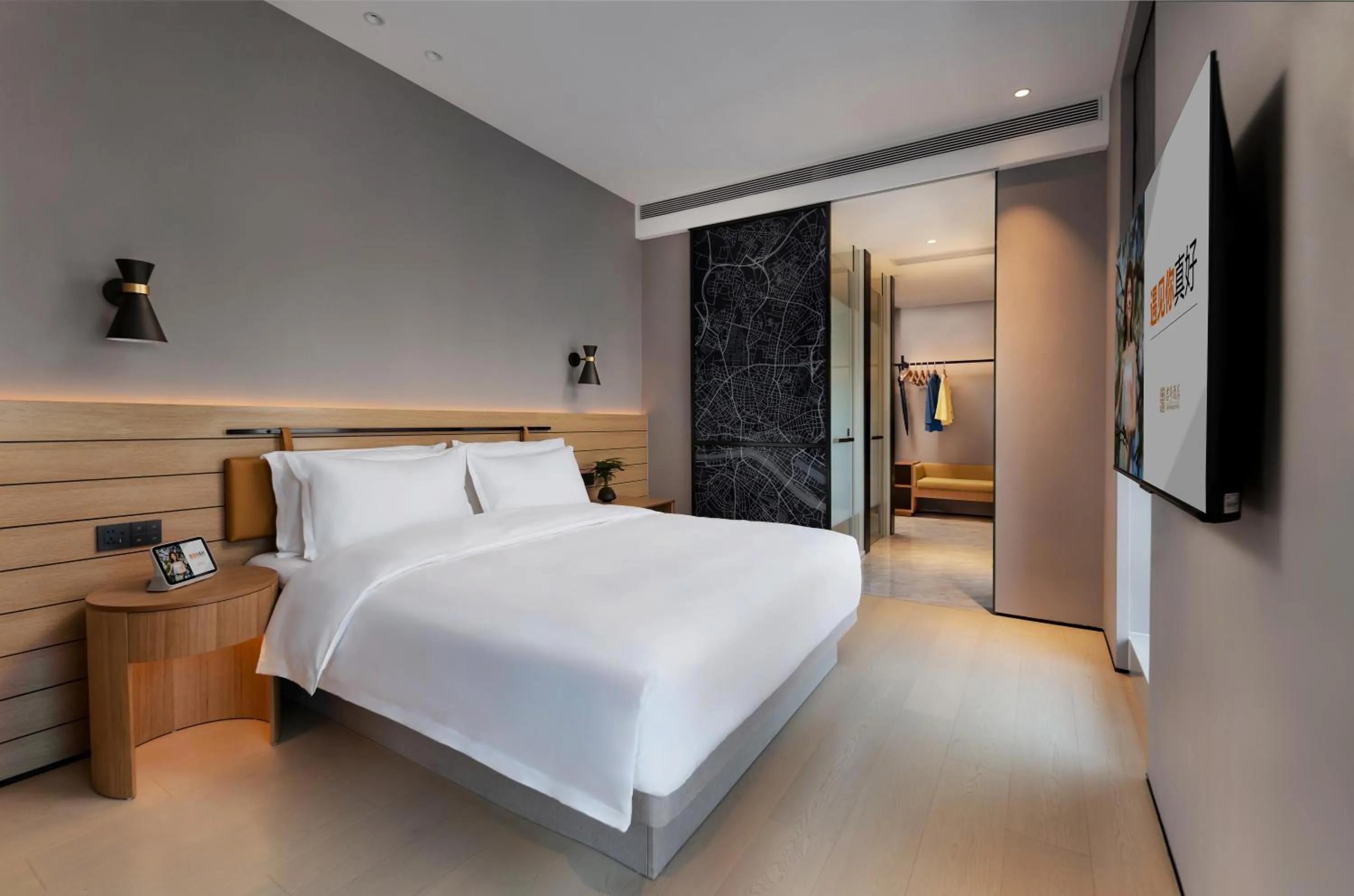 Photo of the whole room, Bed in SSAW Boutique Hotel Hangzhou Chengjun Grand Canal