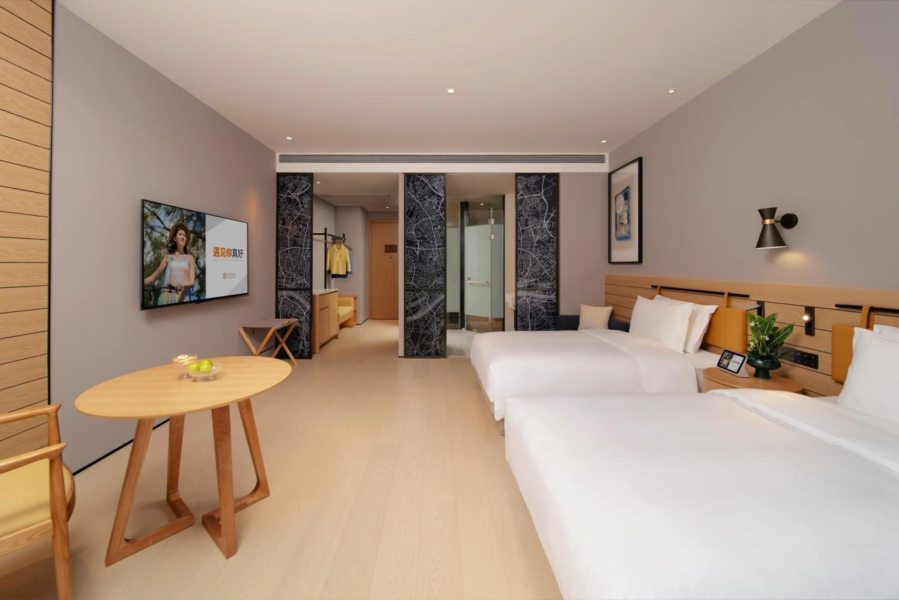 Photo of the whole room, Bed in SSAW Boutique Hotel Hangzhou Chengjun Grand Canal