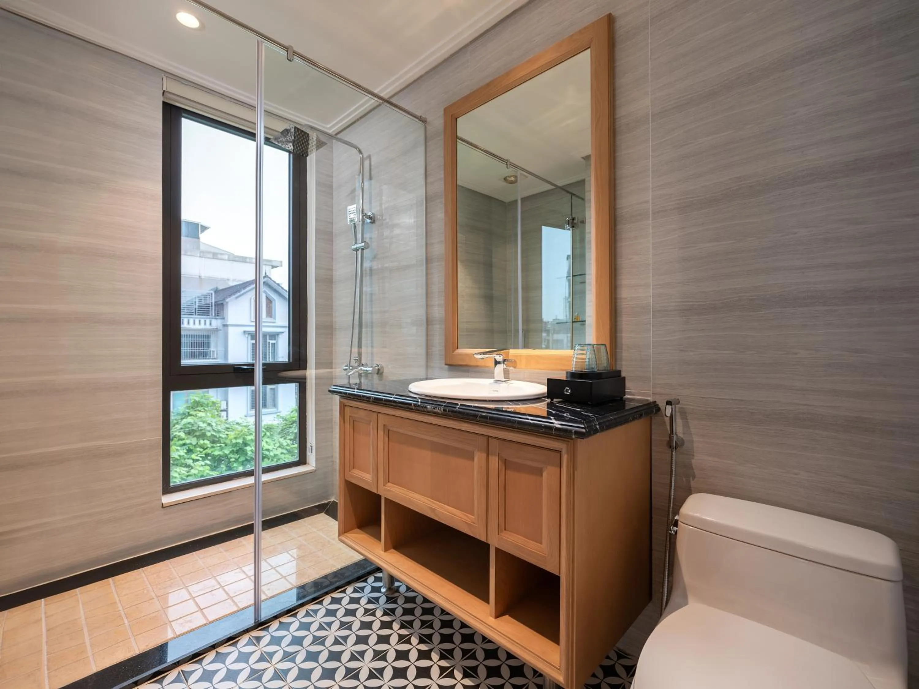 Toilet in Saigon Aroma Hotel