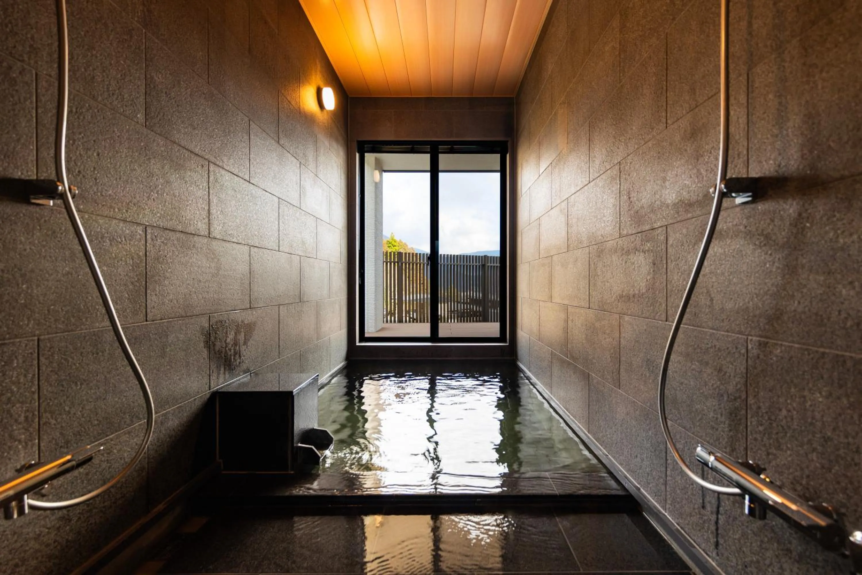 Shower in TERRA Yufuin