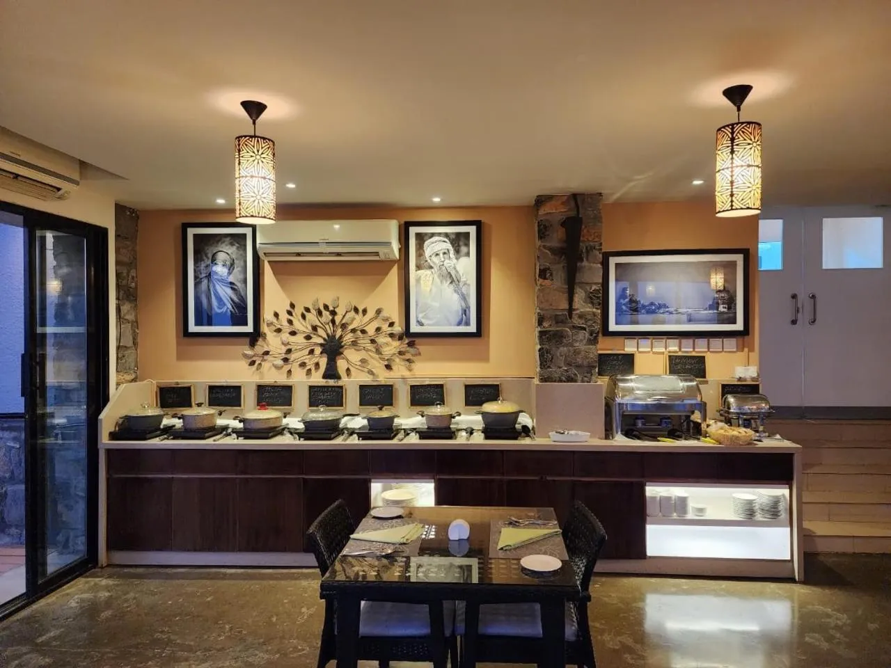 Restaurant/places to eat in The View