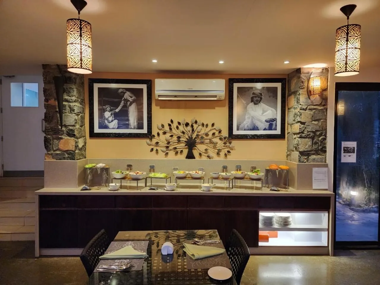 Restaurant/places to eat in The View