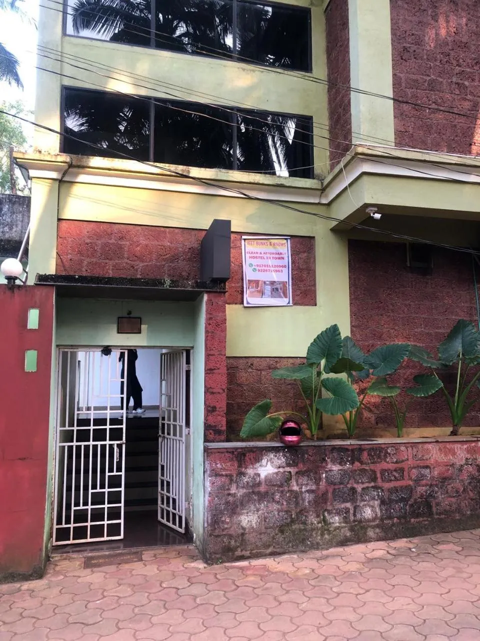 Property building in Jeet hostel and Stay Rooms