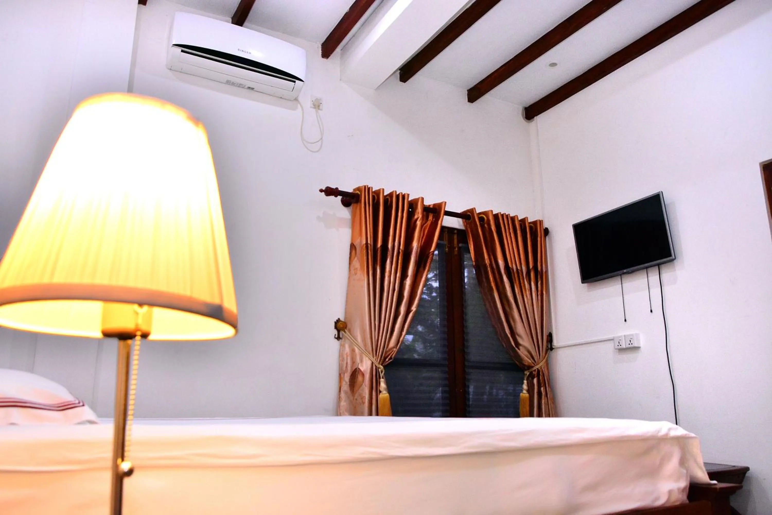 Photo of the whole room, Bed in Lucas