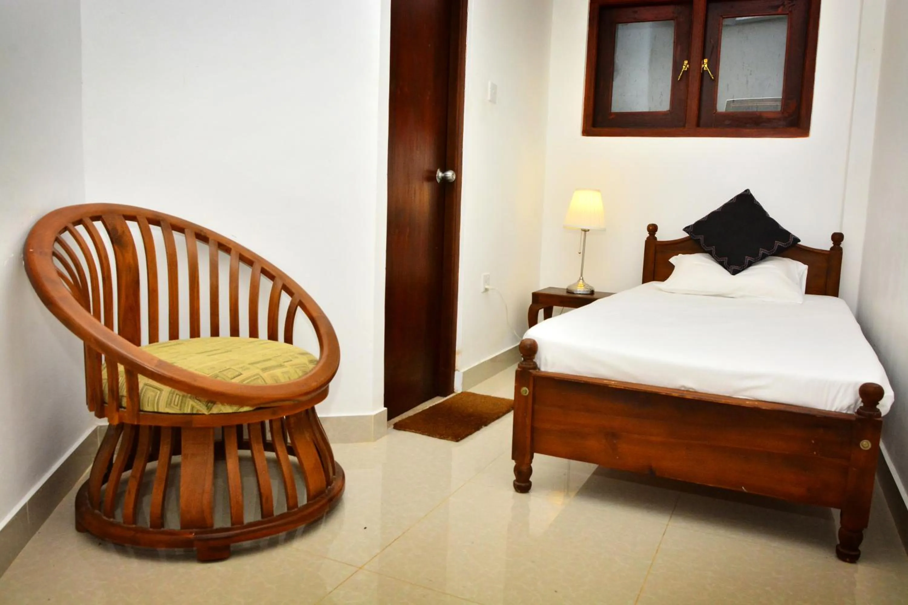 Photo of the whole room in Lucas