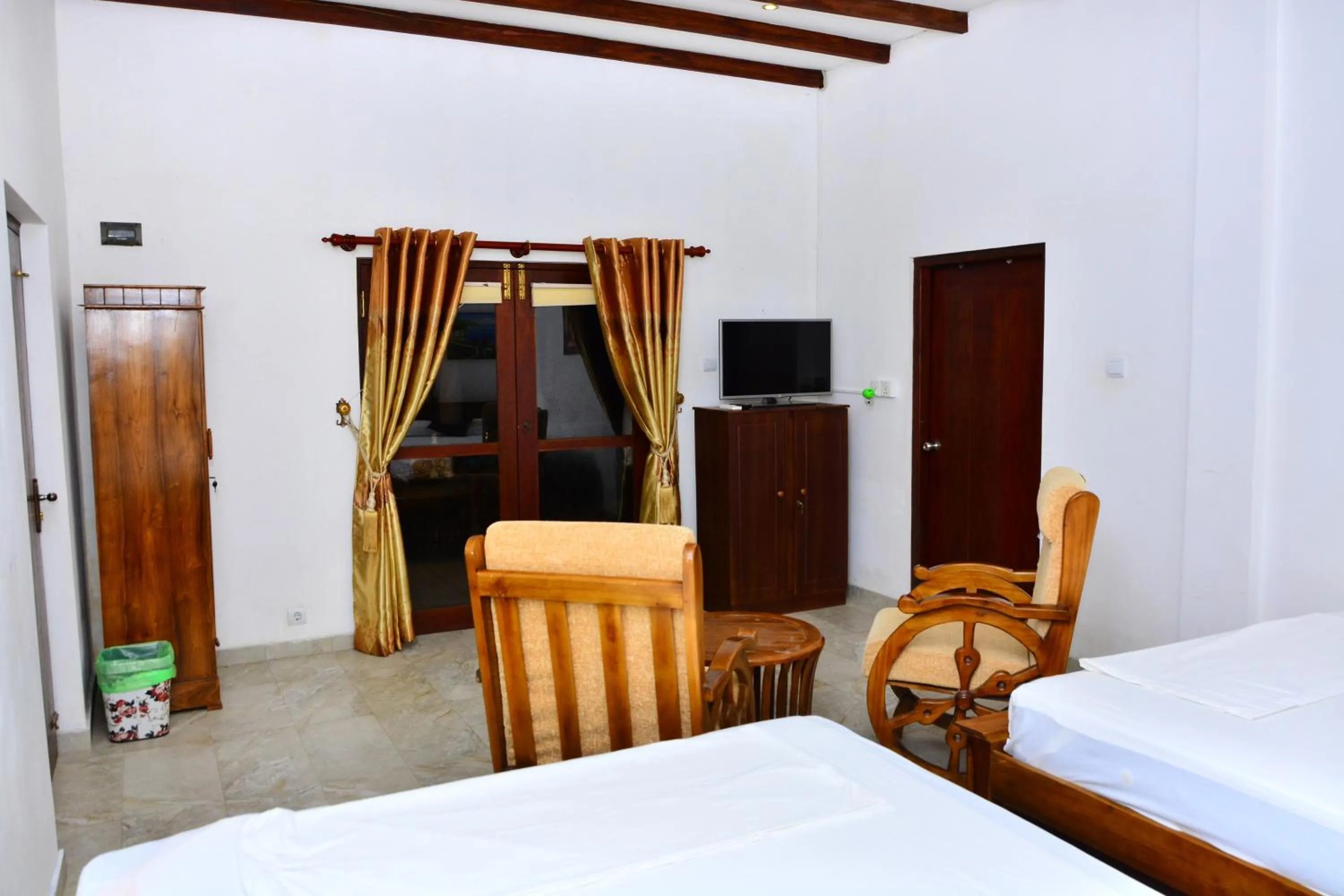 Photo of the whole room, TV/Entertainment Center in Lucas