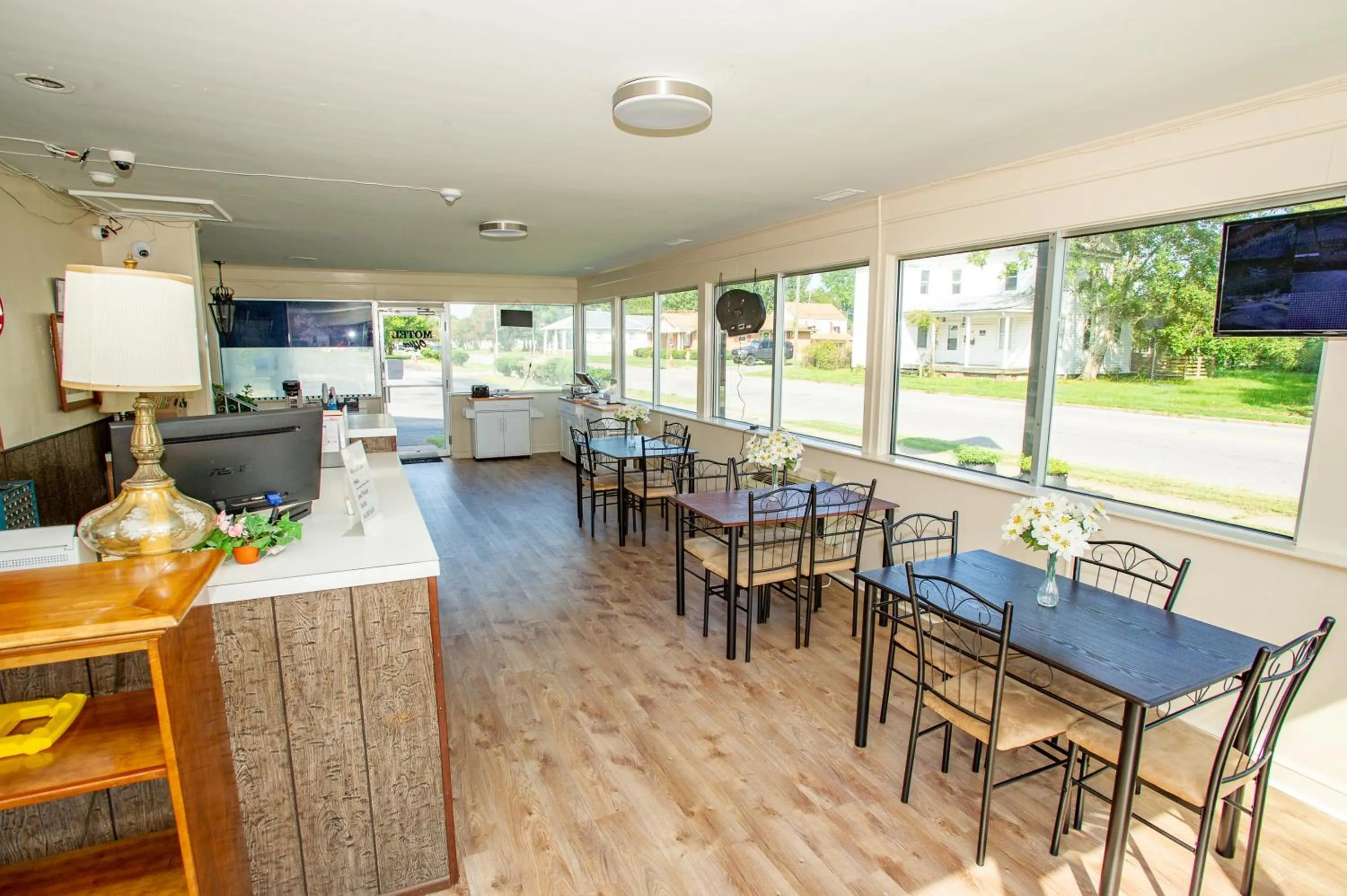 Breakfast in Coach House Inn