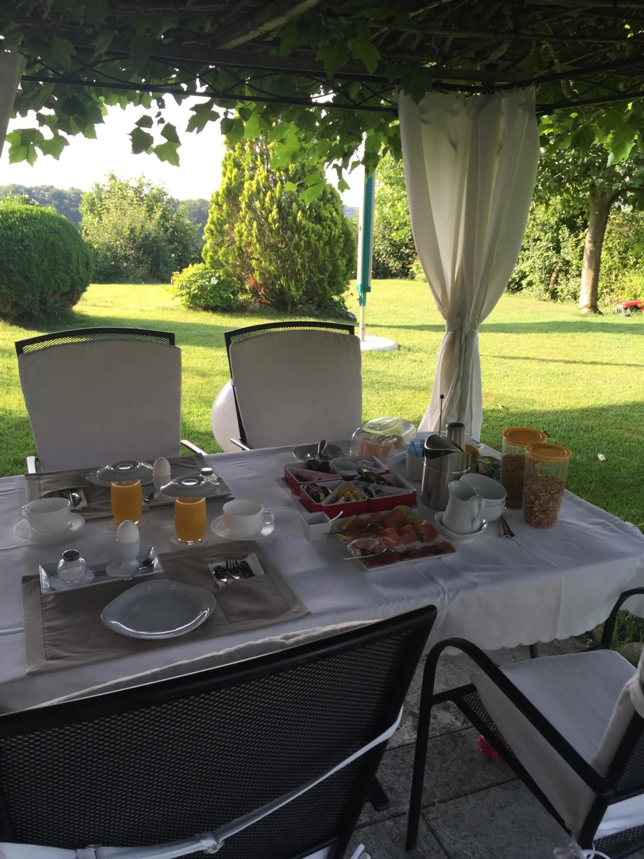 Garden in B&B Pension Marina