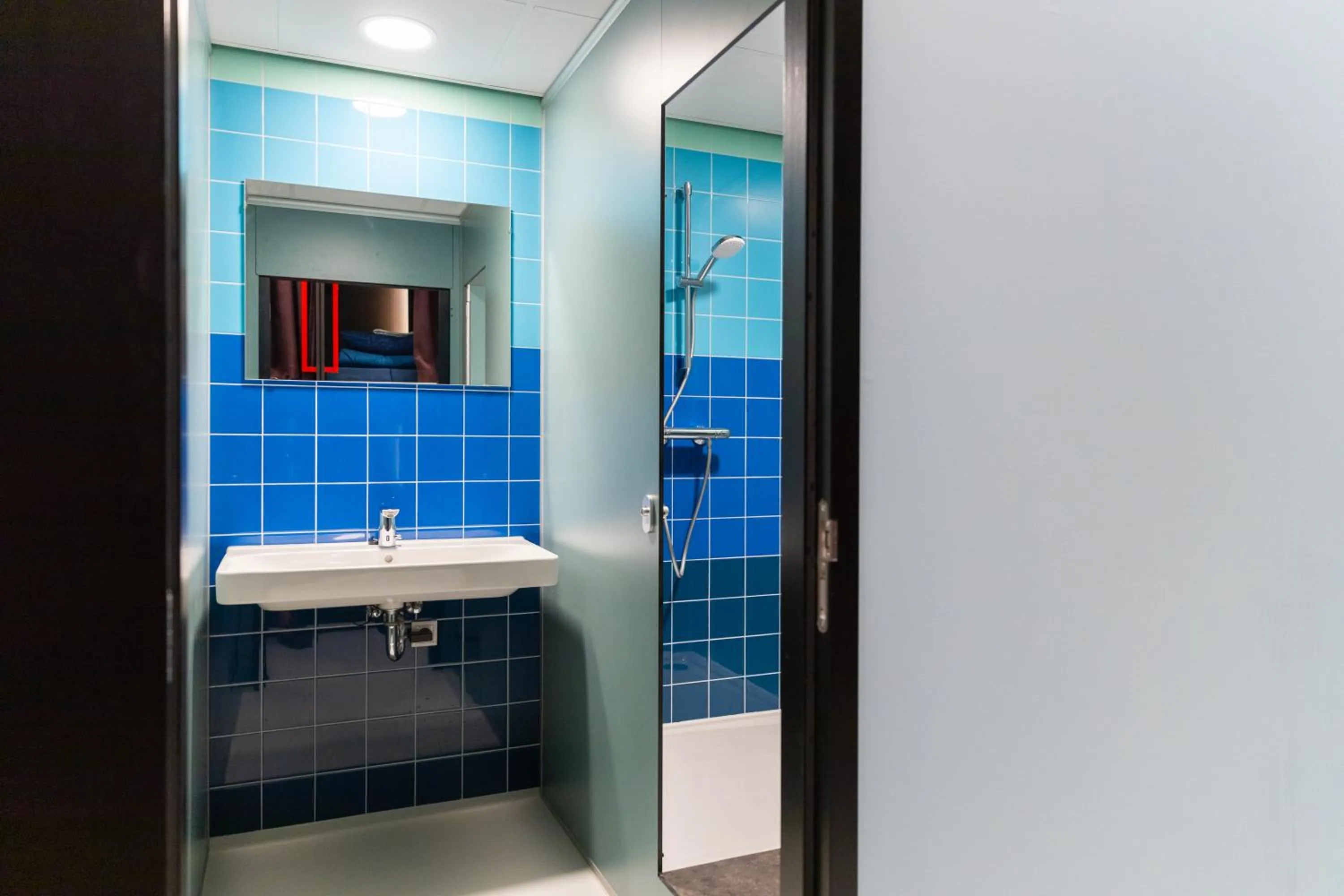 Shower in Stayokay Hostel Eindhoven