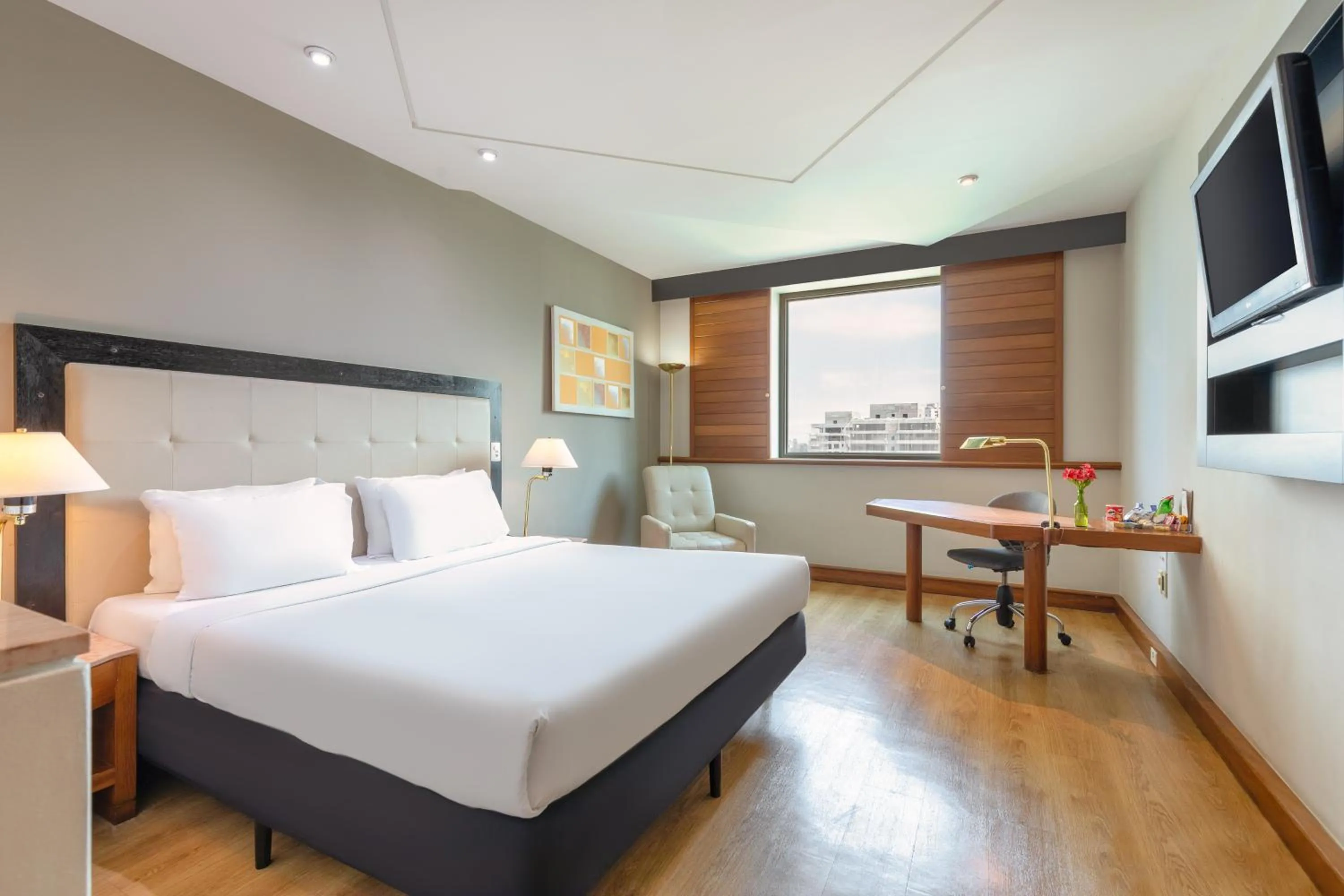 Photo of the whole room, Bed in Pestana São Paulo