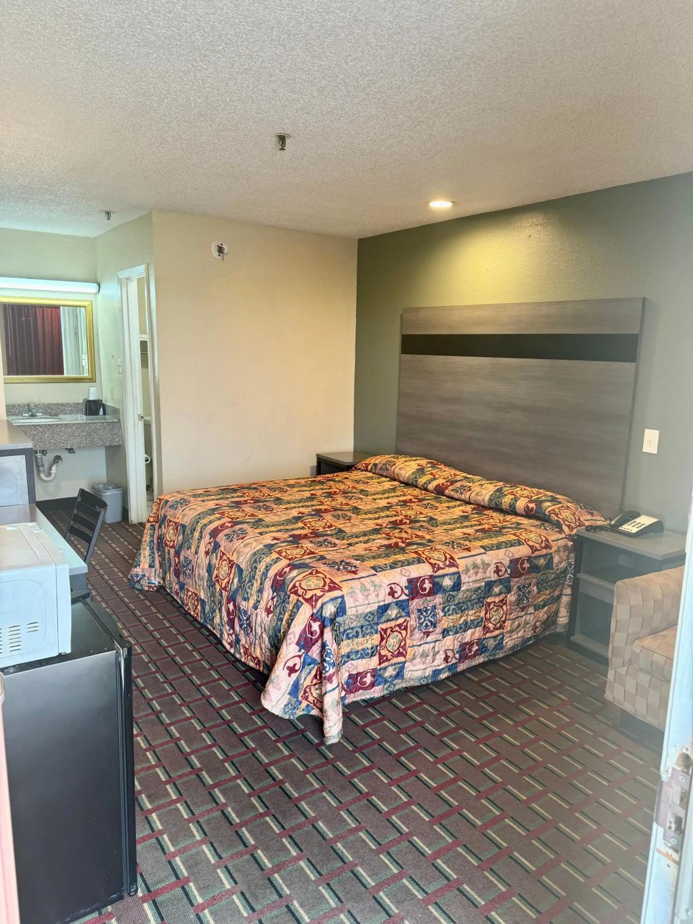 Bedroom in Seagoville Inn
