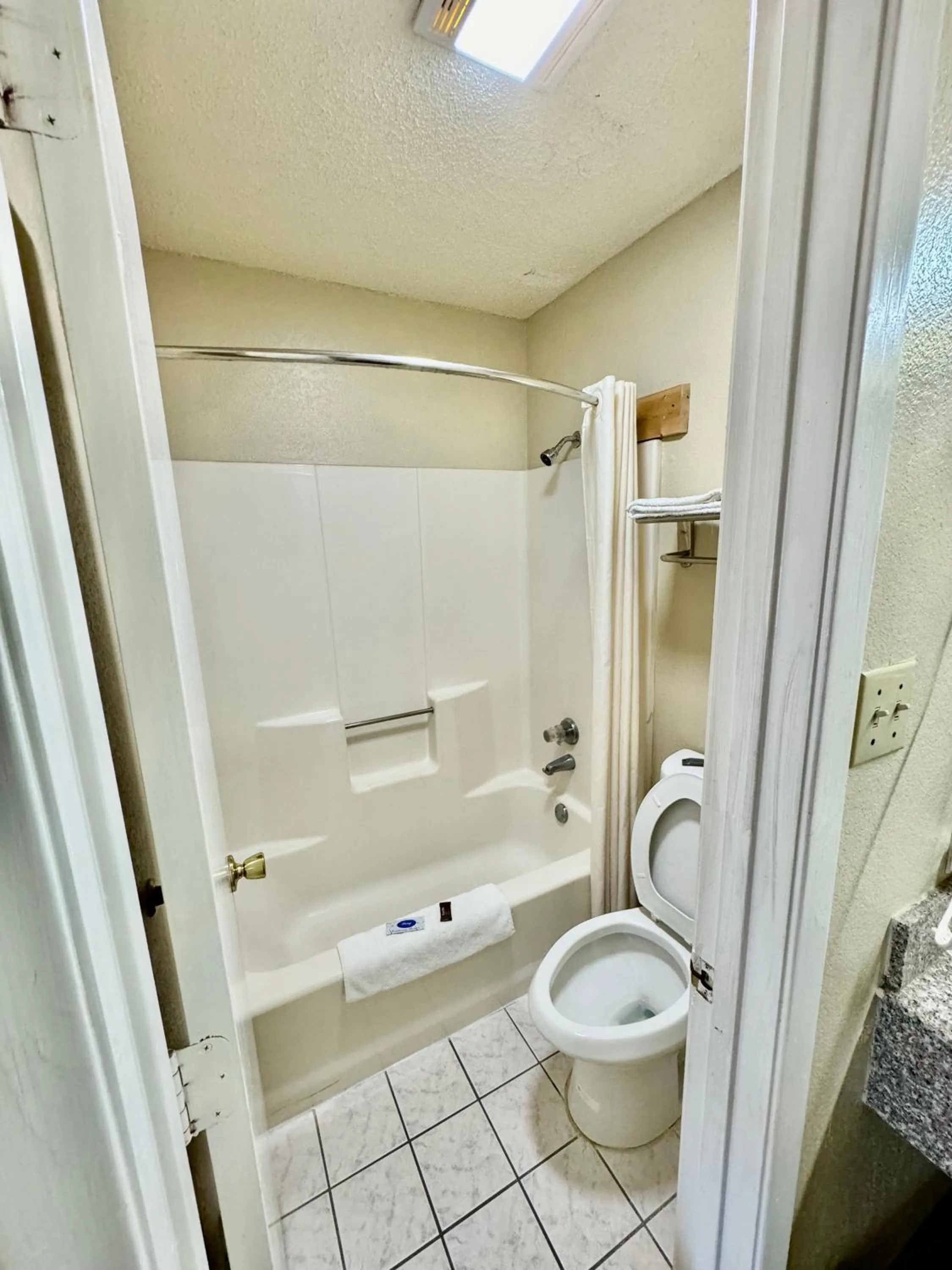 Shower in Seagoville Inn