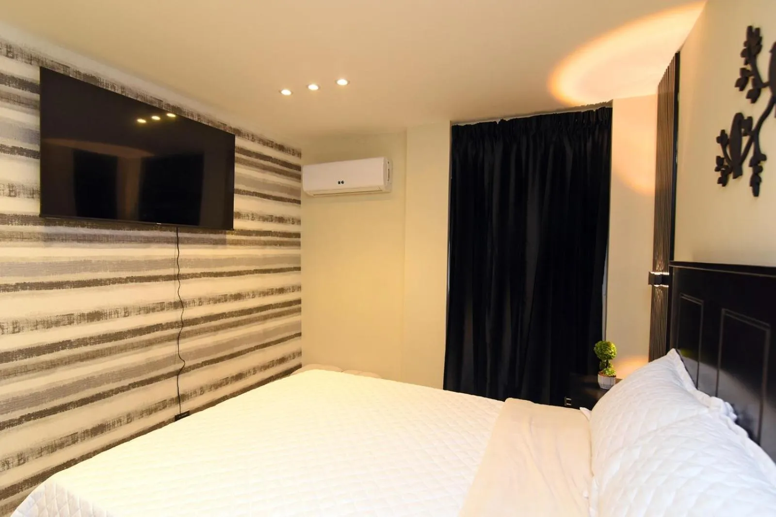 TV and multimedia, Bed in Solmi Rooms